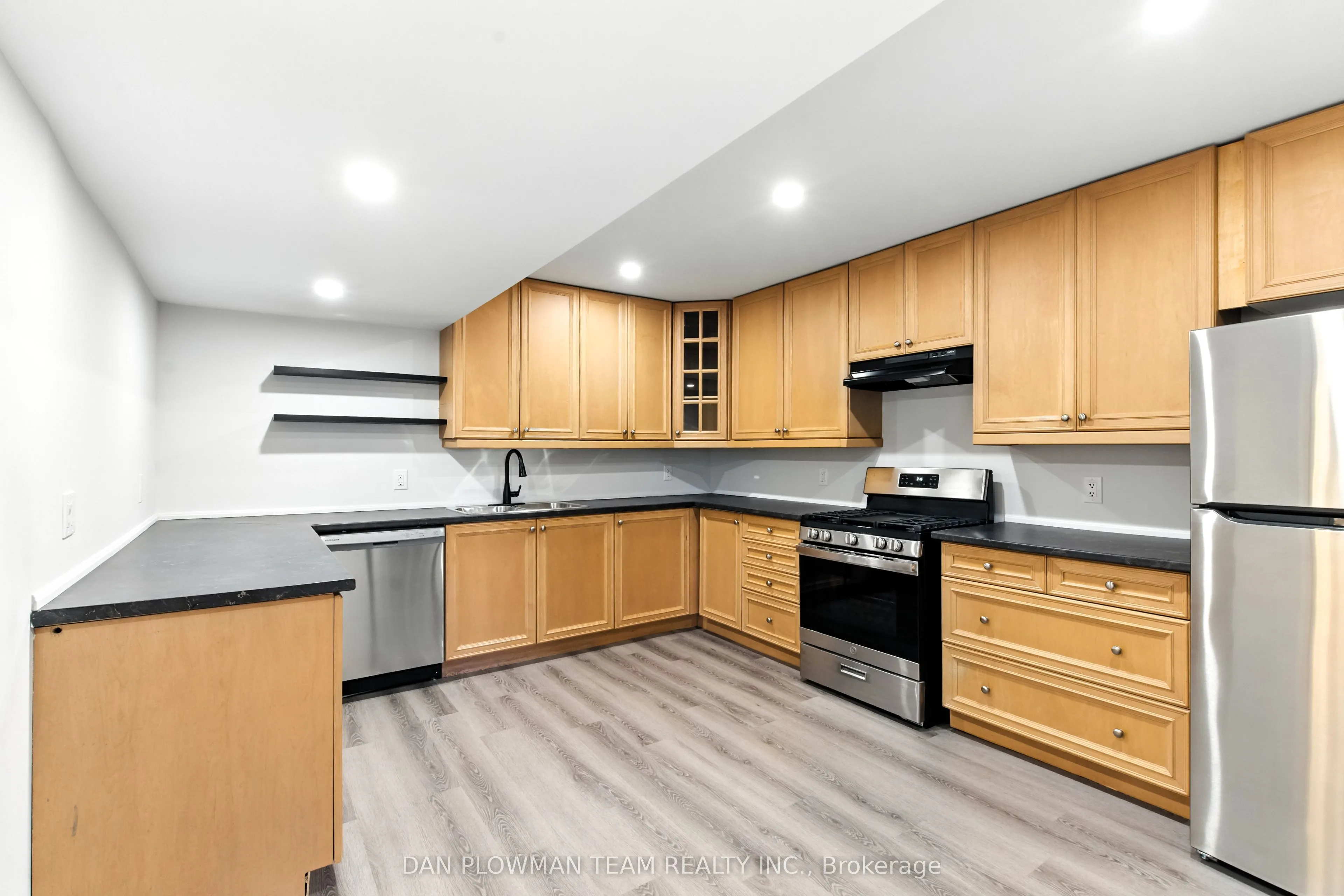 83 Sherwood Road E