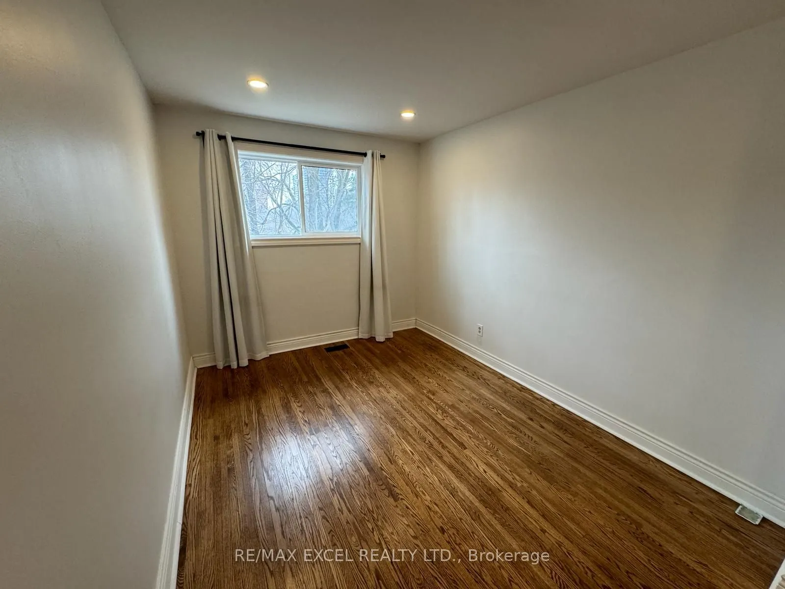 17 Avis Crescent, #Main