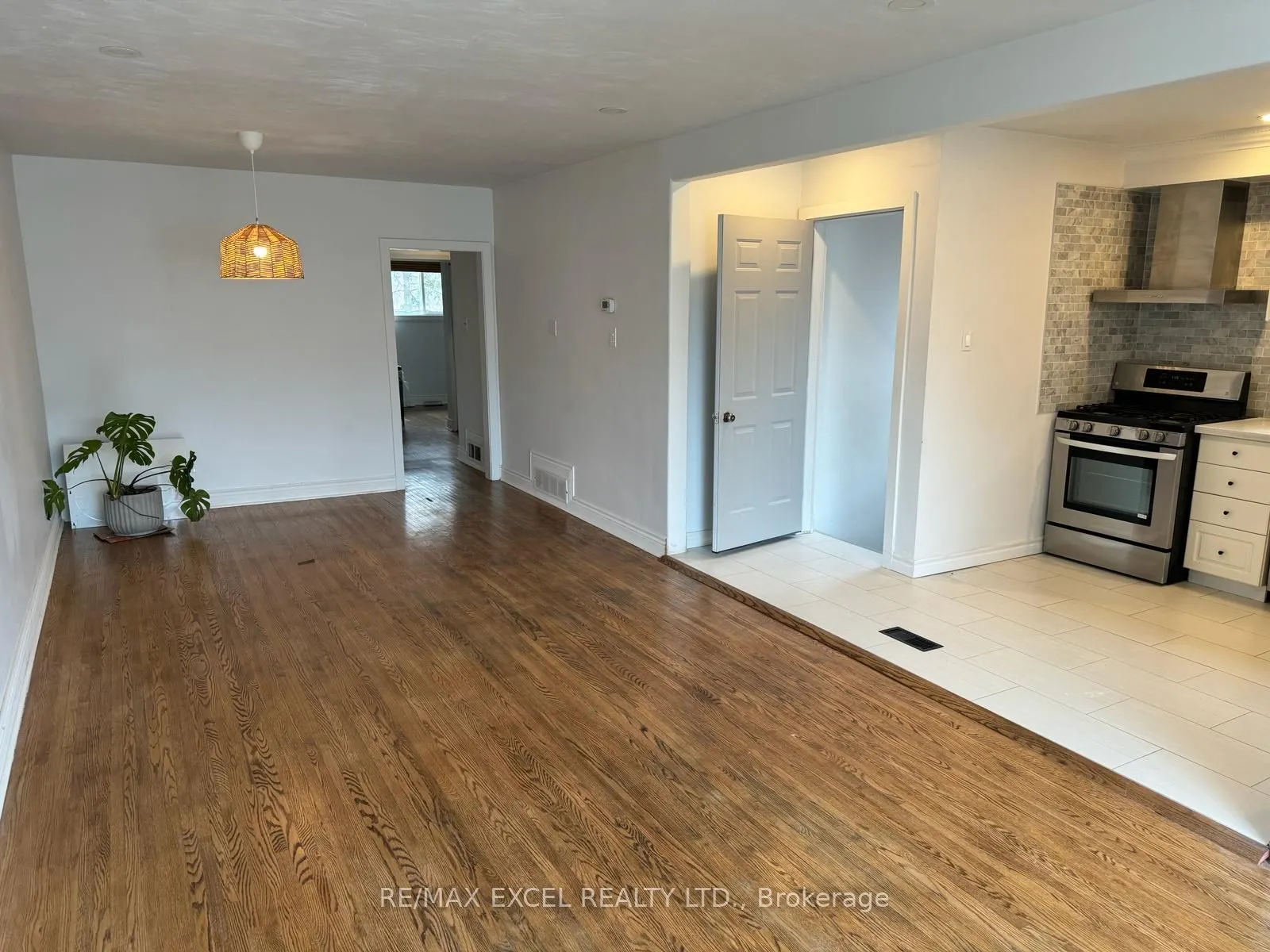 17 Avis Crescent, #Main