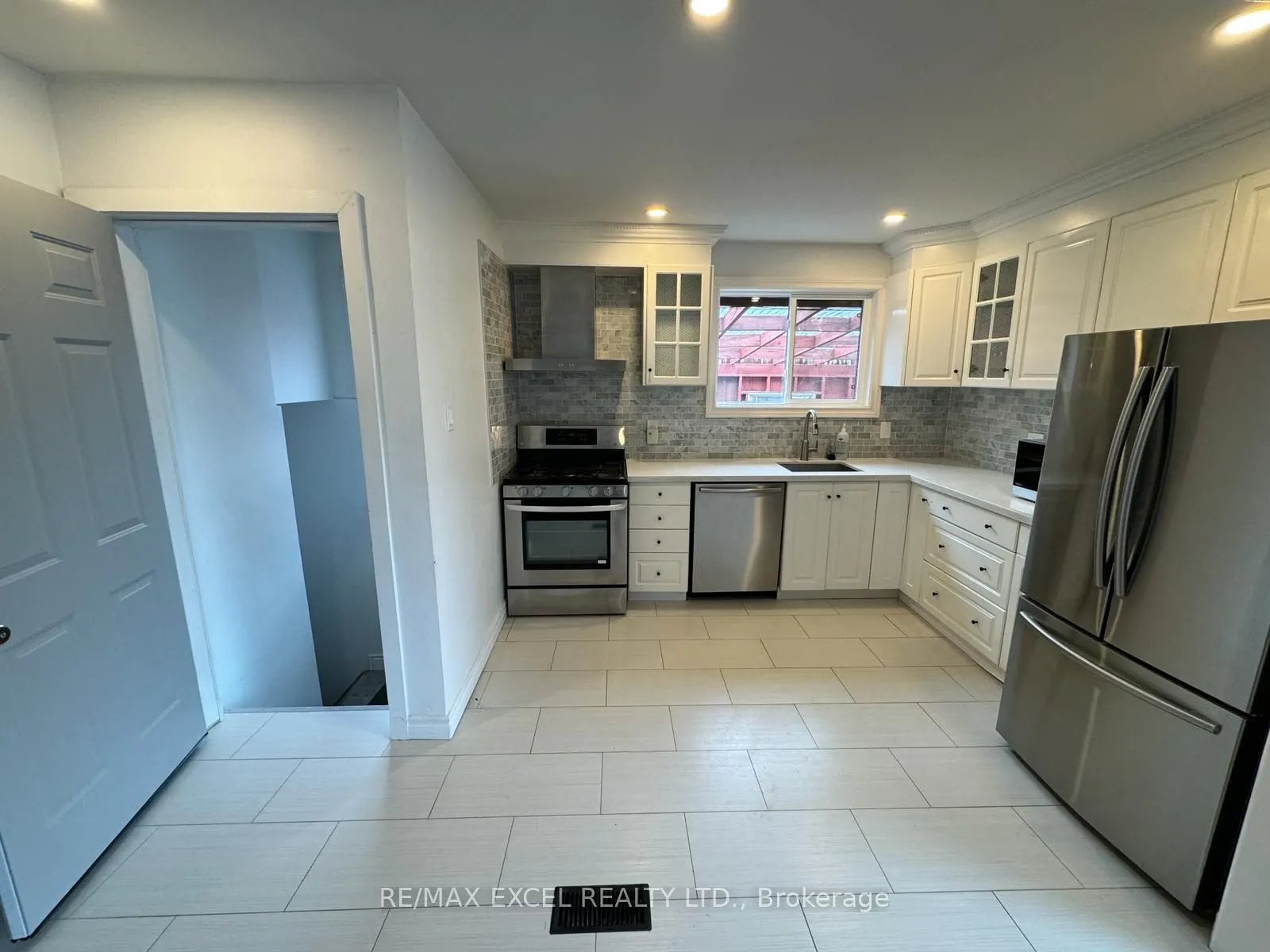 17 Avis Crescent, #Main