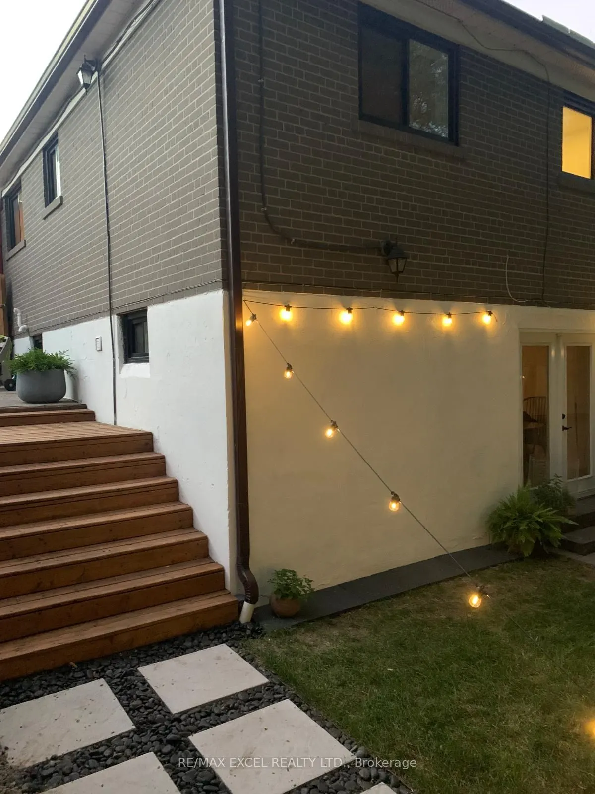 17 Avis Crescent, #Main