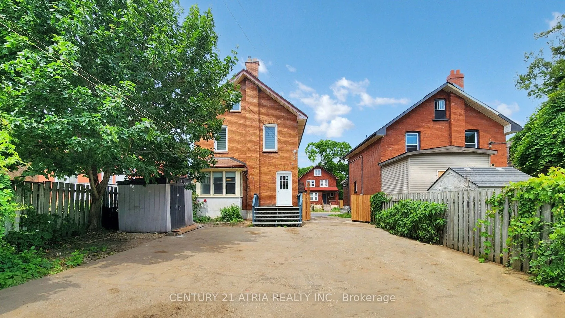 149 Adelaide Avenue E