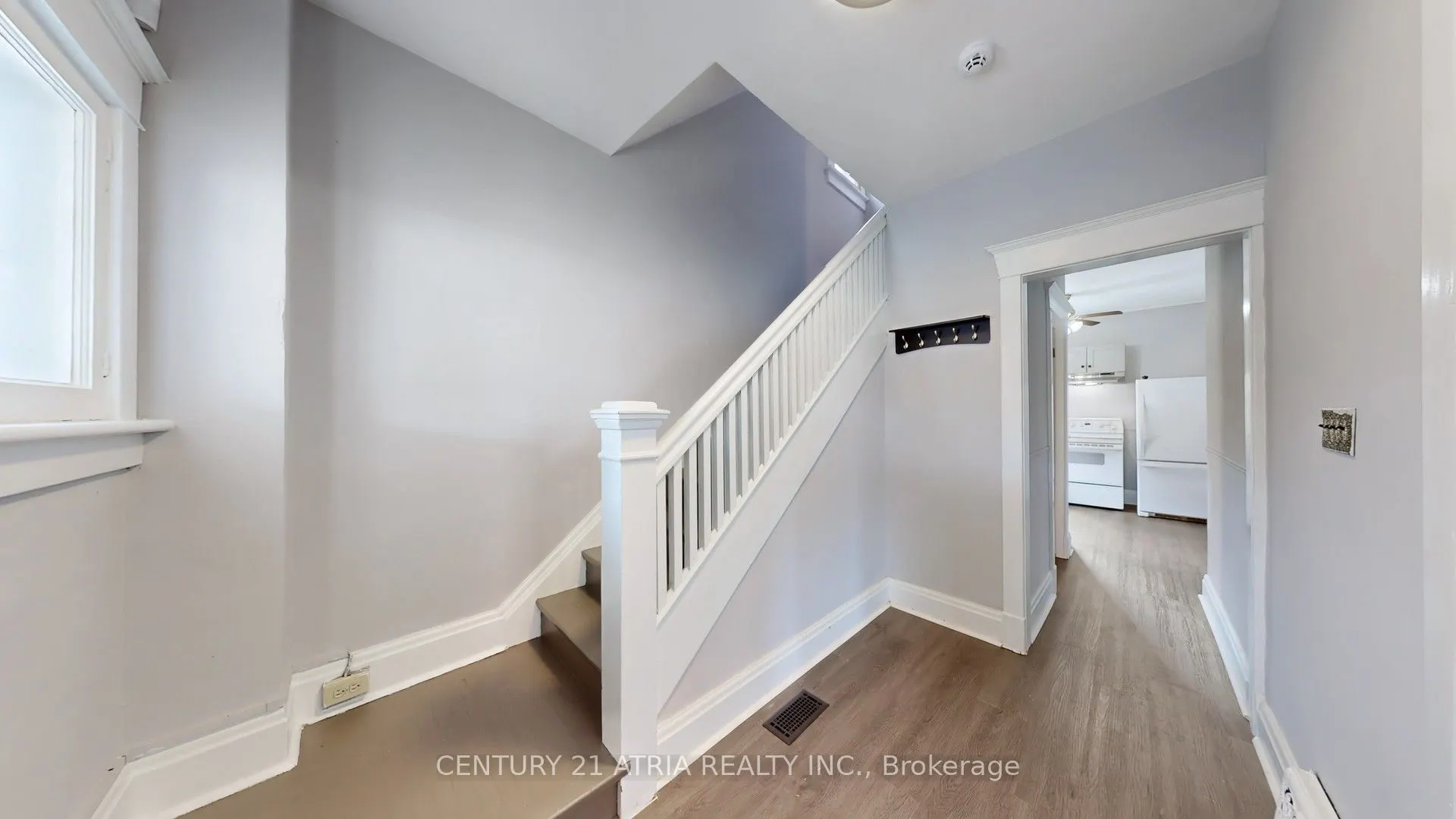 149 Adelaide Avenue E