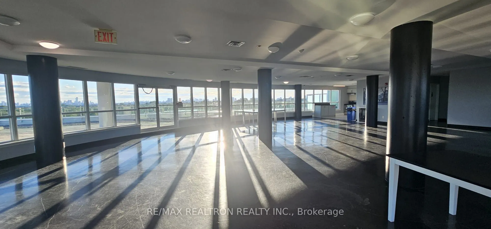 60 Fairfax Crescent, #527