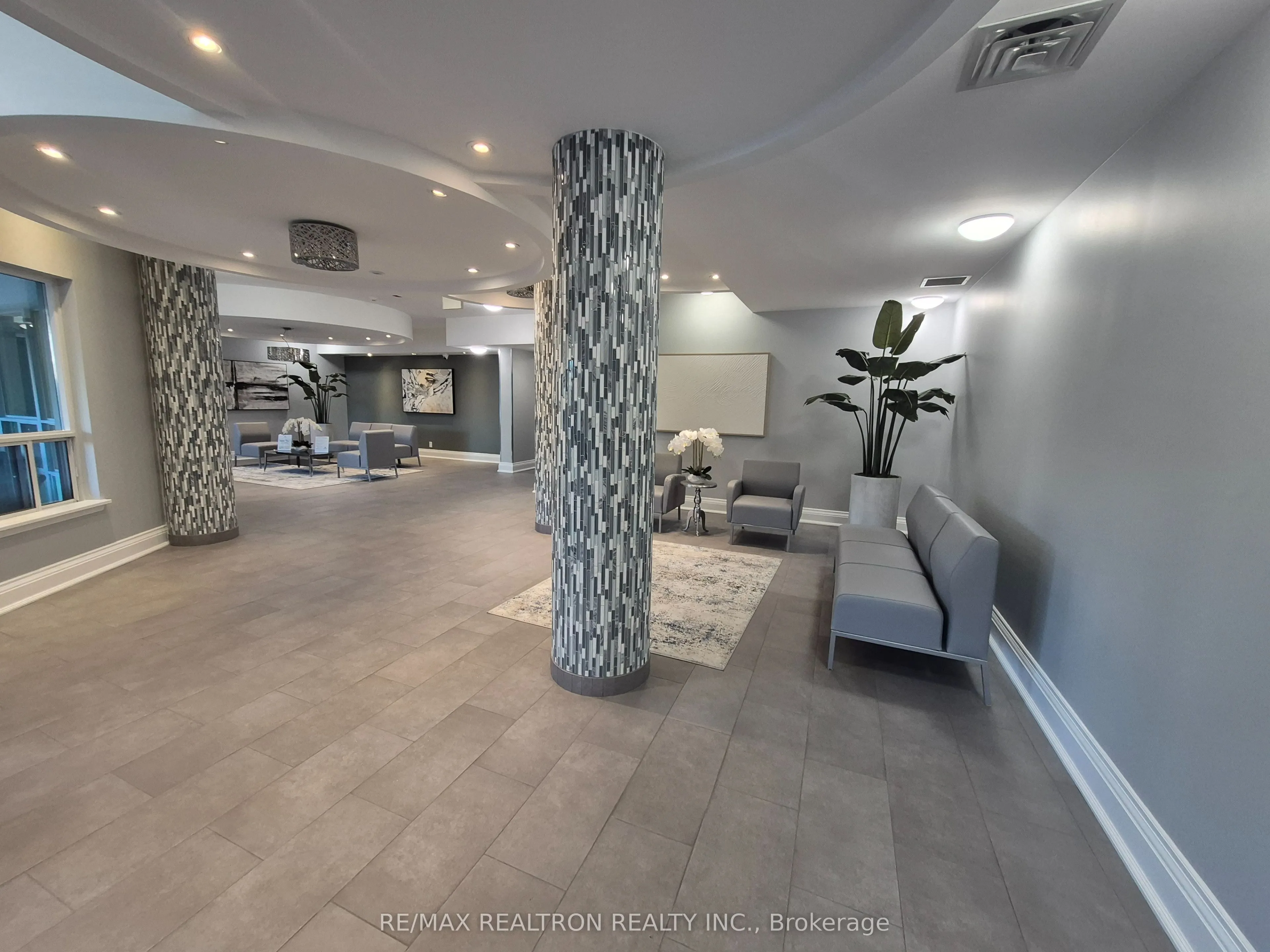 60 Fairfax Crescent, #527