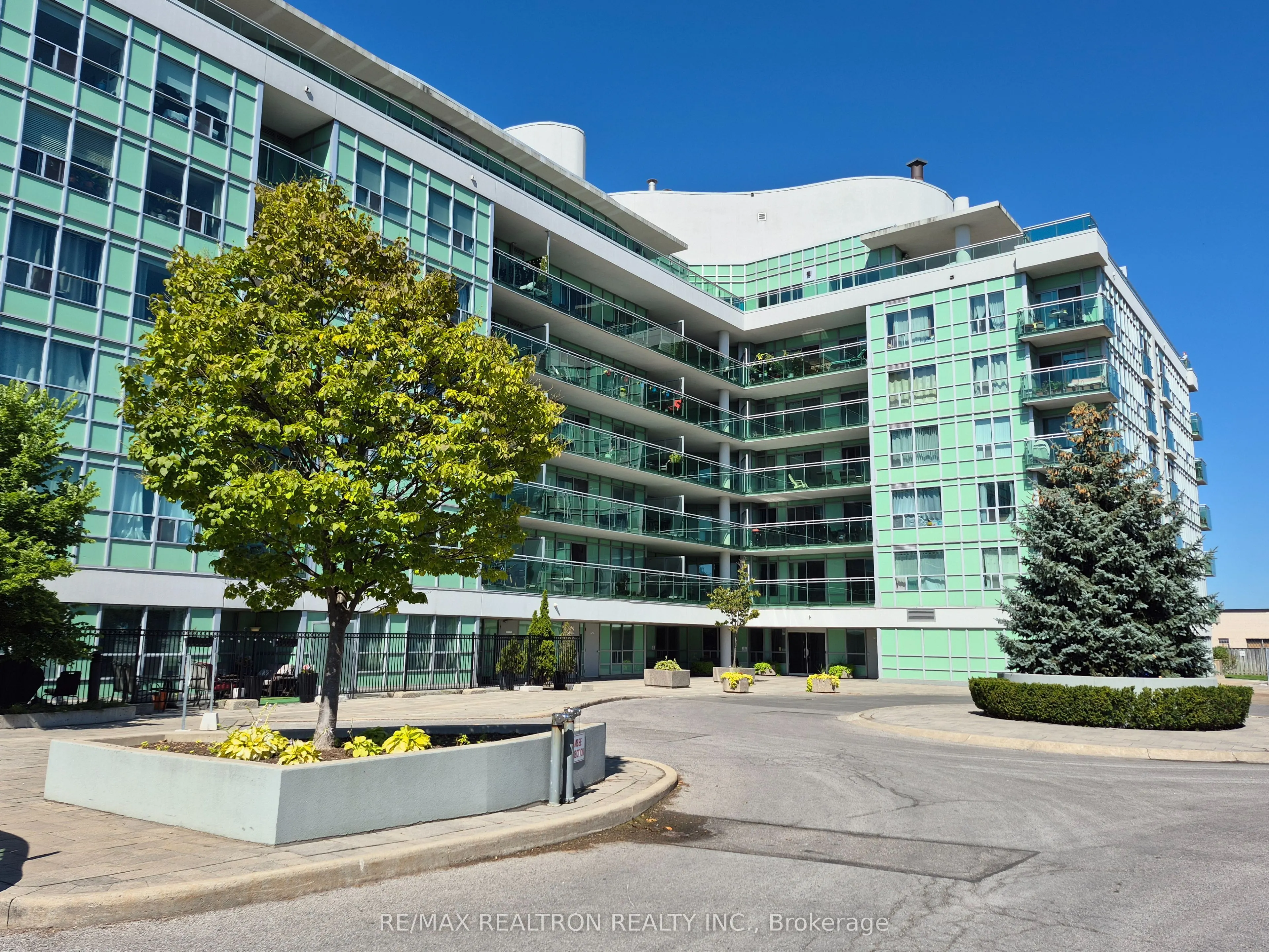 60 Fairfax Crescent, #527