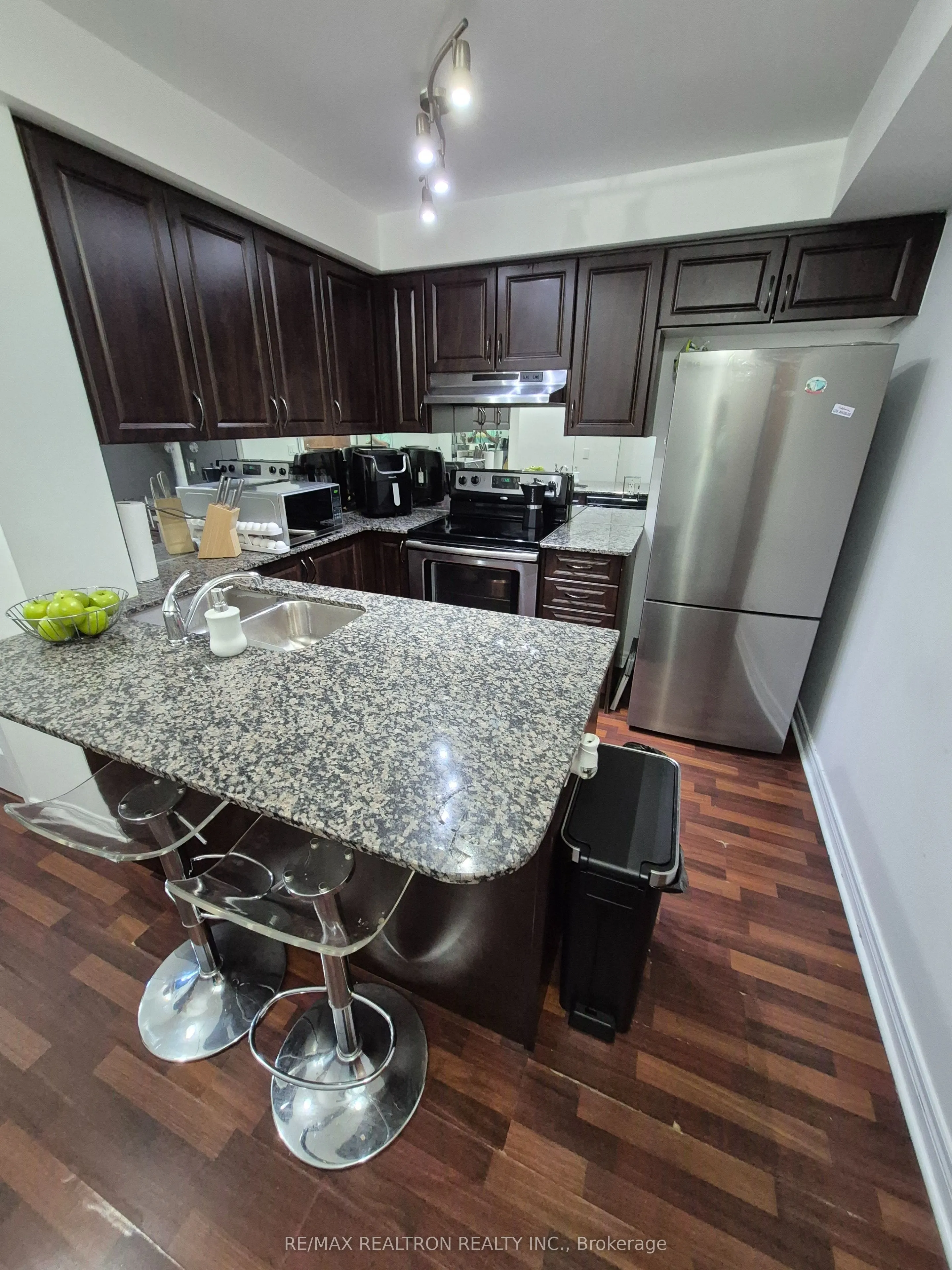 60 Fairfax Crescent, #527