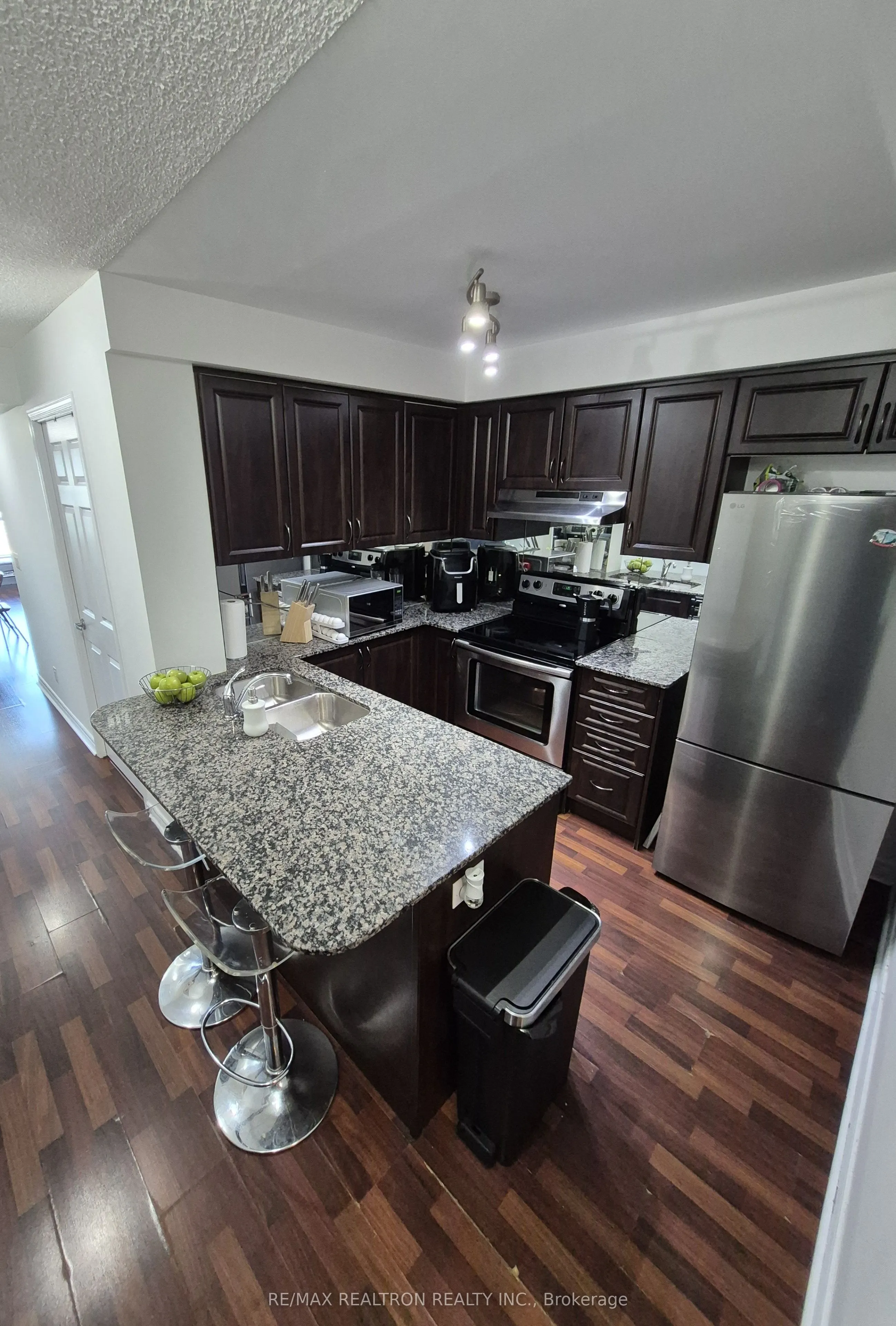 60 Fairfax Crescent, #527