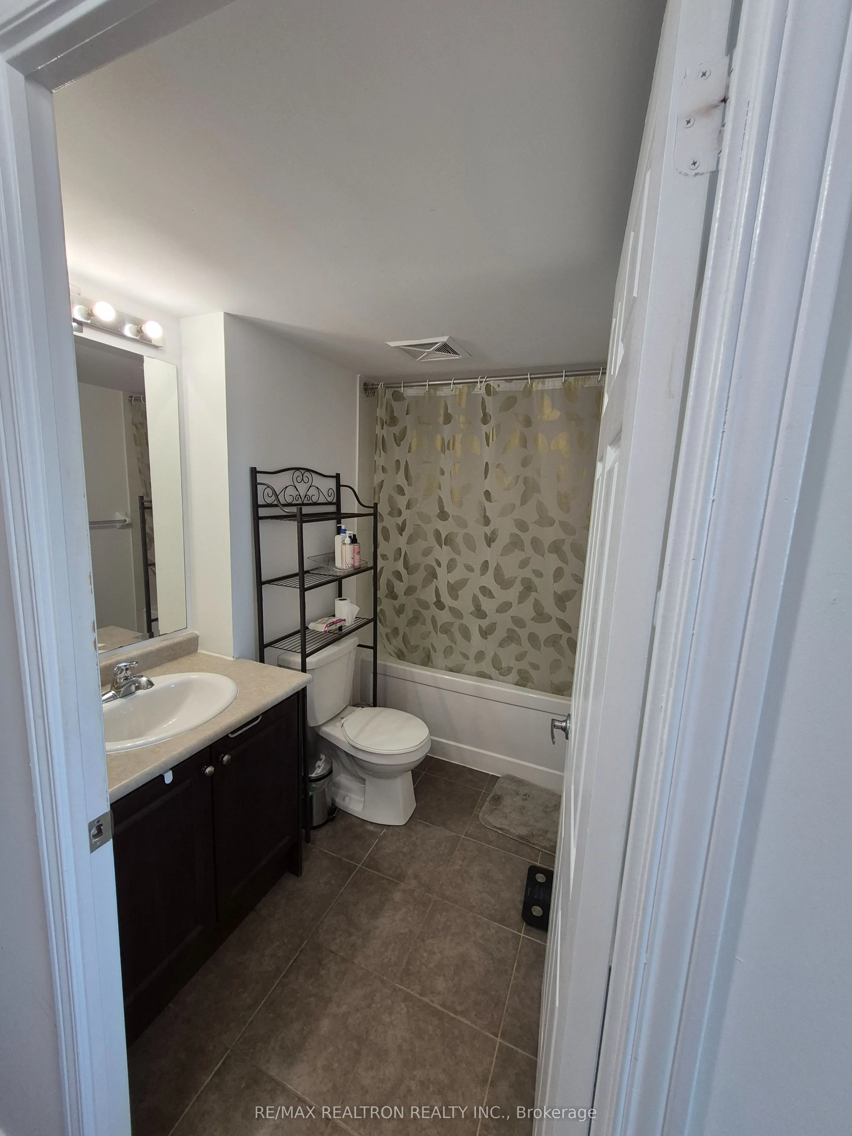 60 Fairfax Crescent, #527