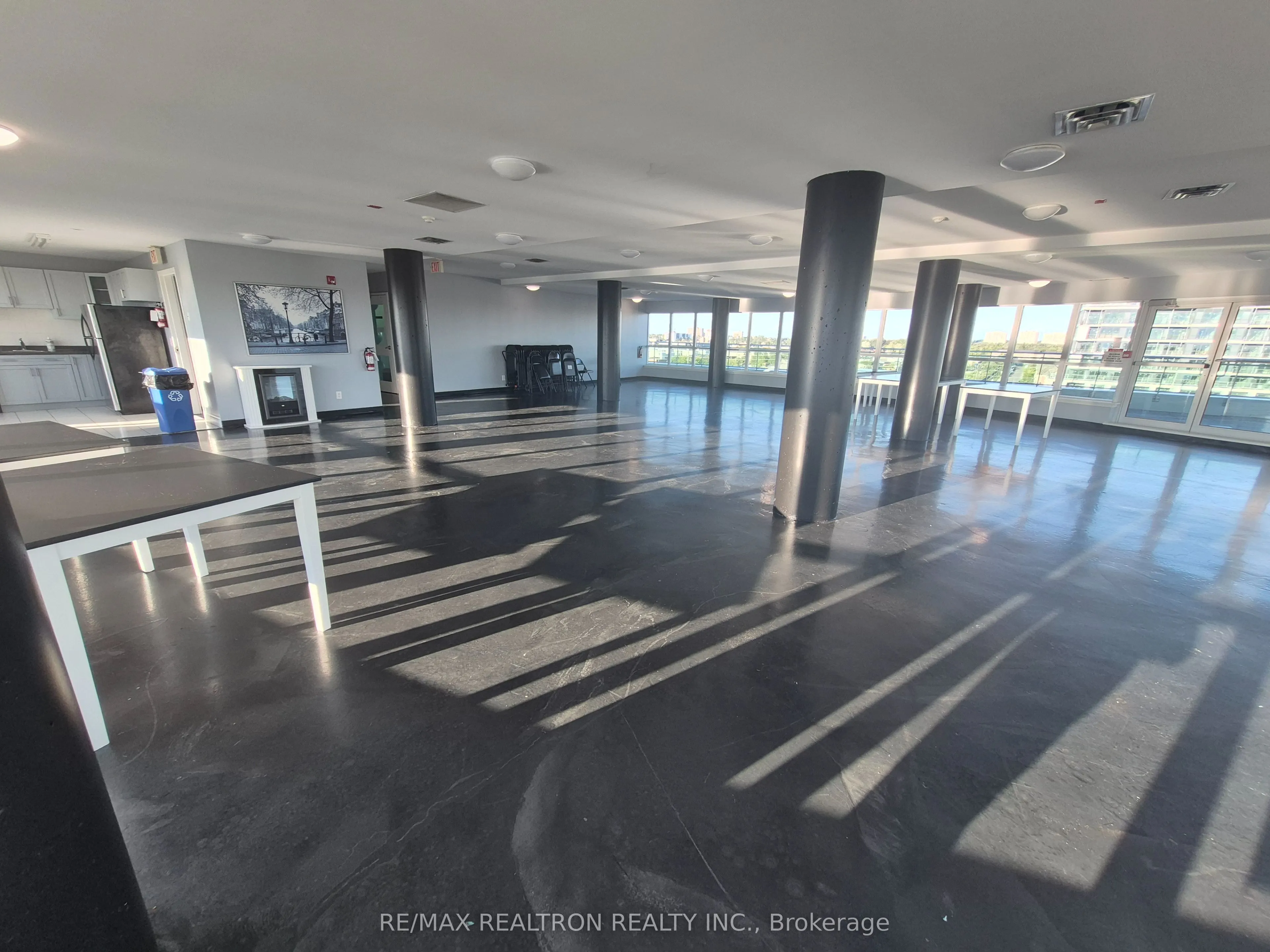 60 Fairfax Crescent, #527
