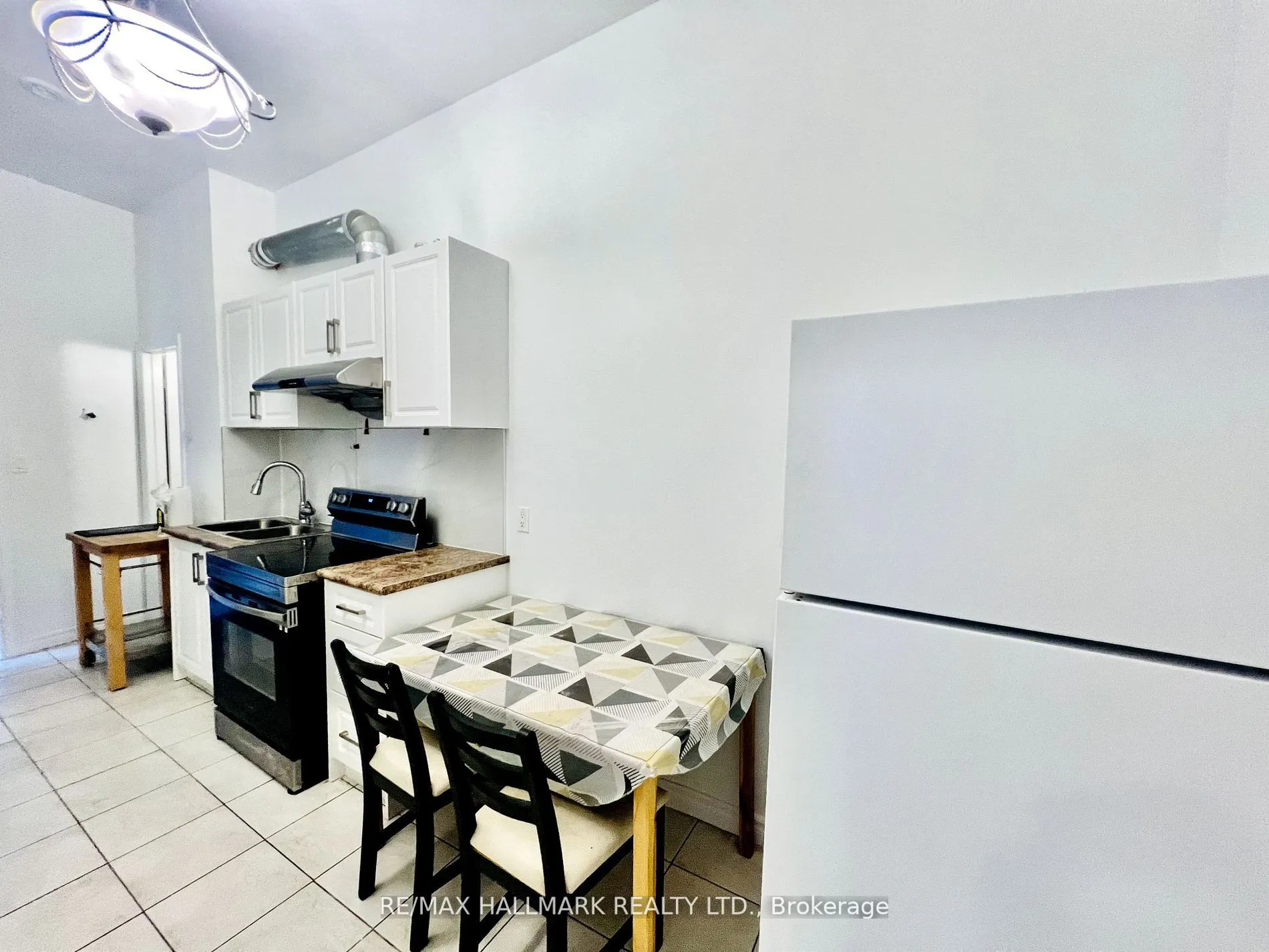 822 Gerrard Street E, #2