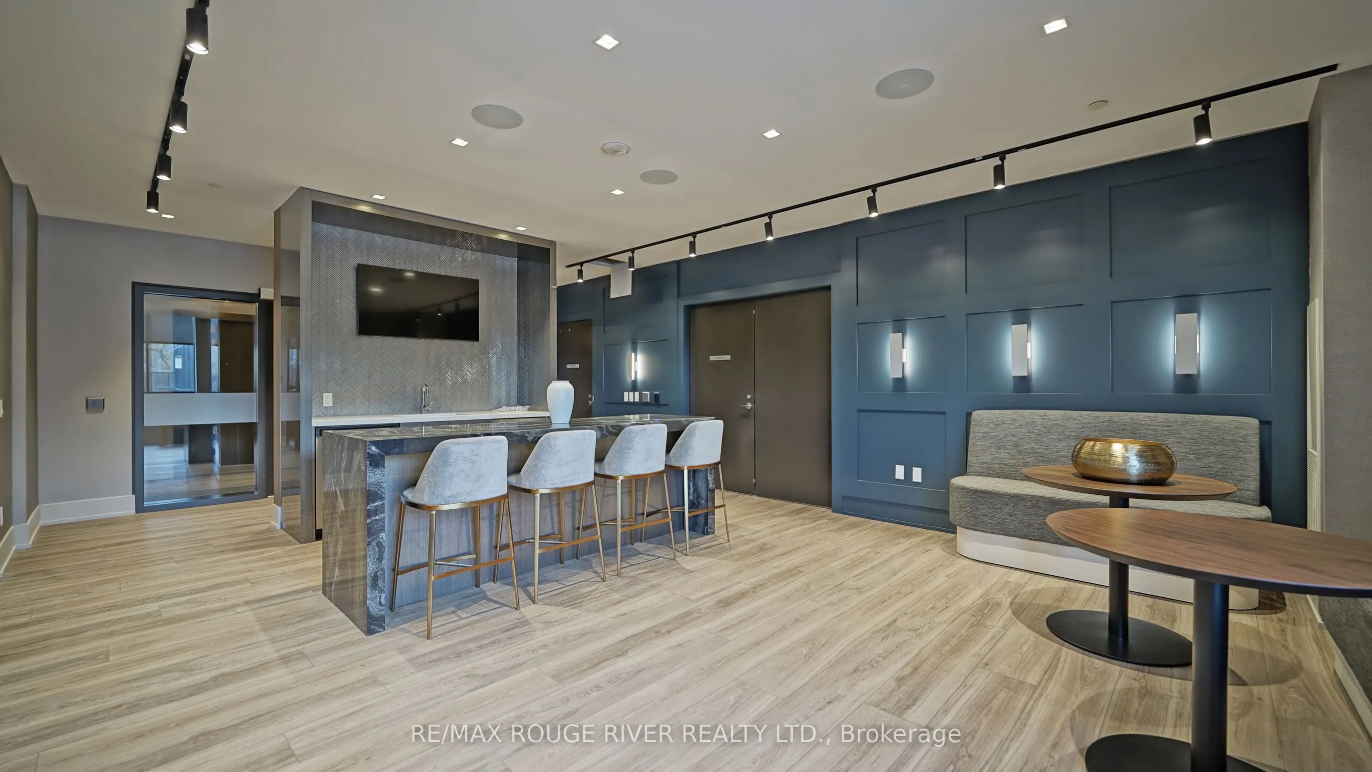 286 MAIN Street, #1117