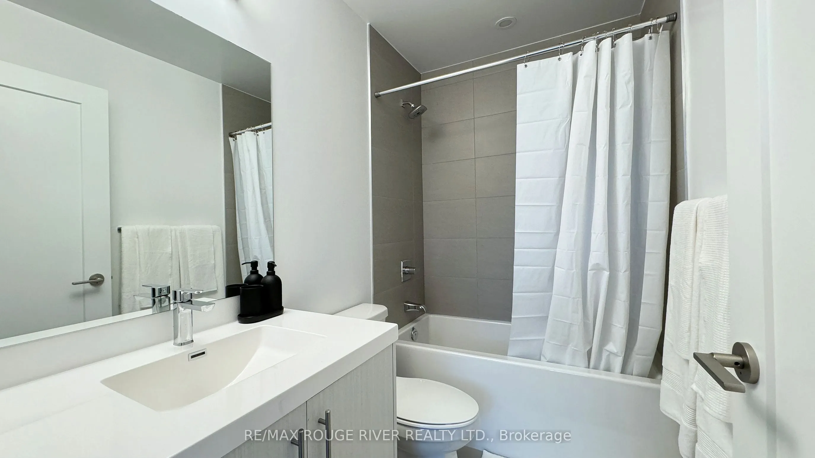 286 MAIN Street, #1117