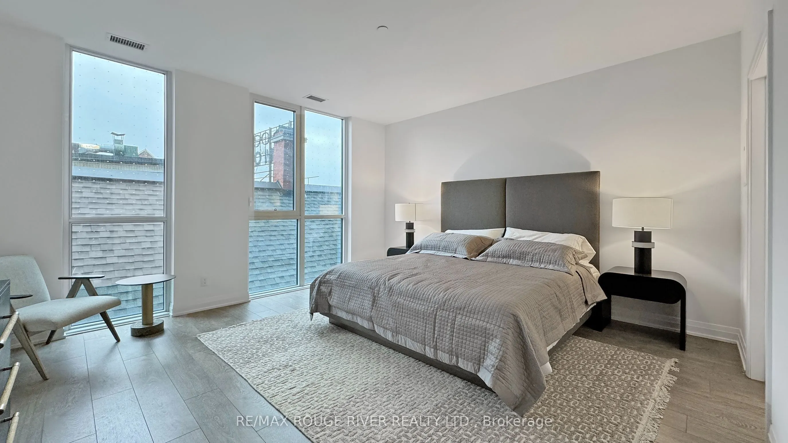 286 MAIN Street, #1117