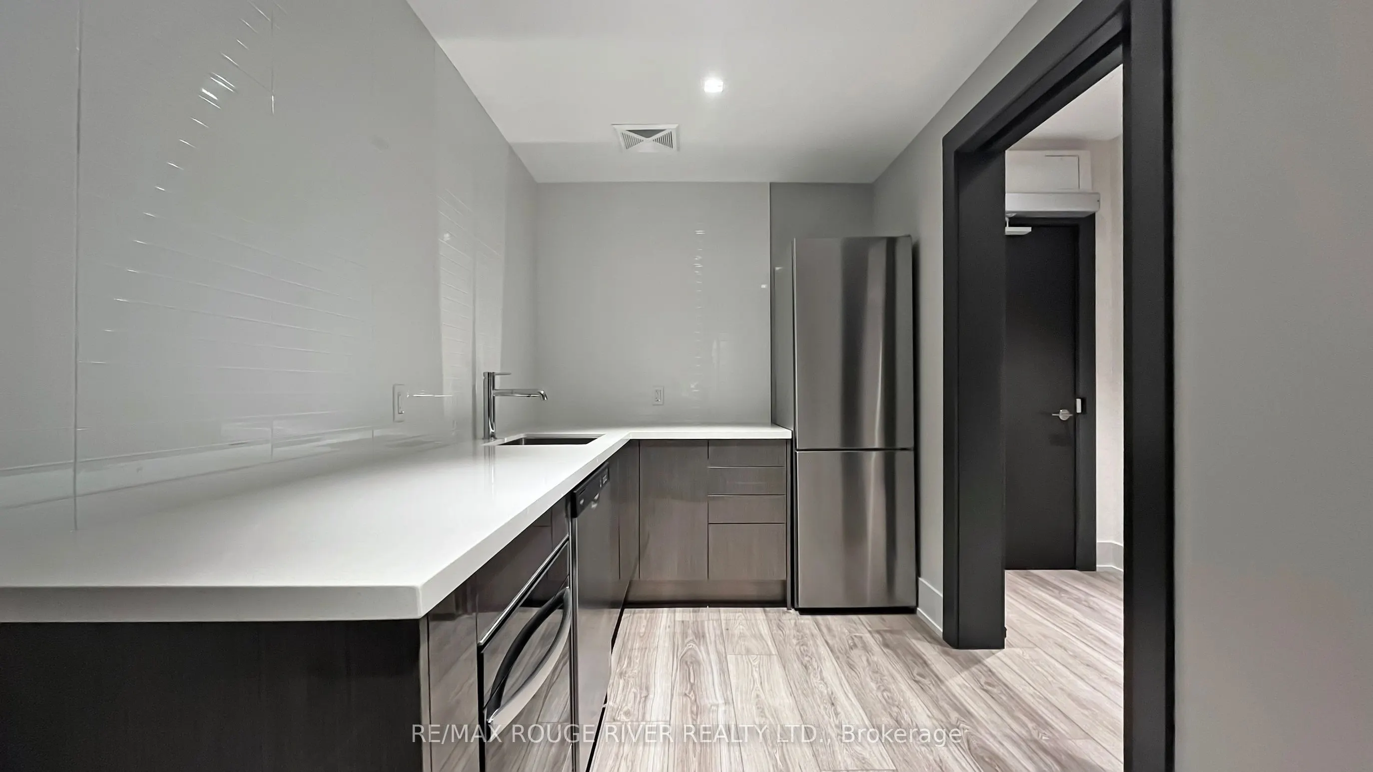 286 MAIN Street, #1117