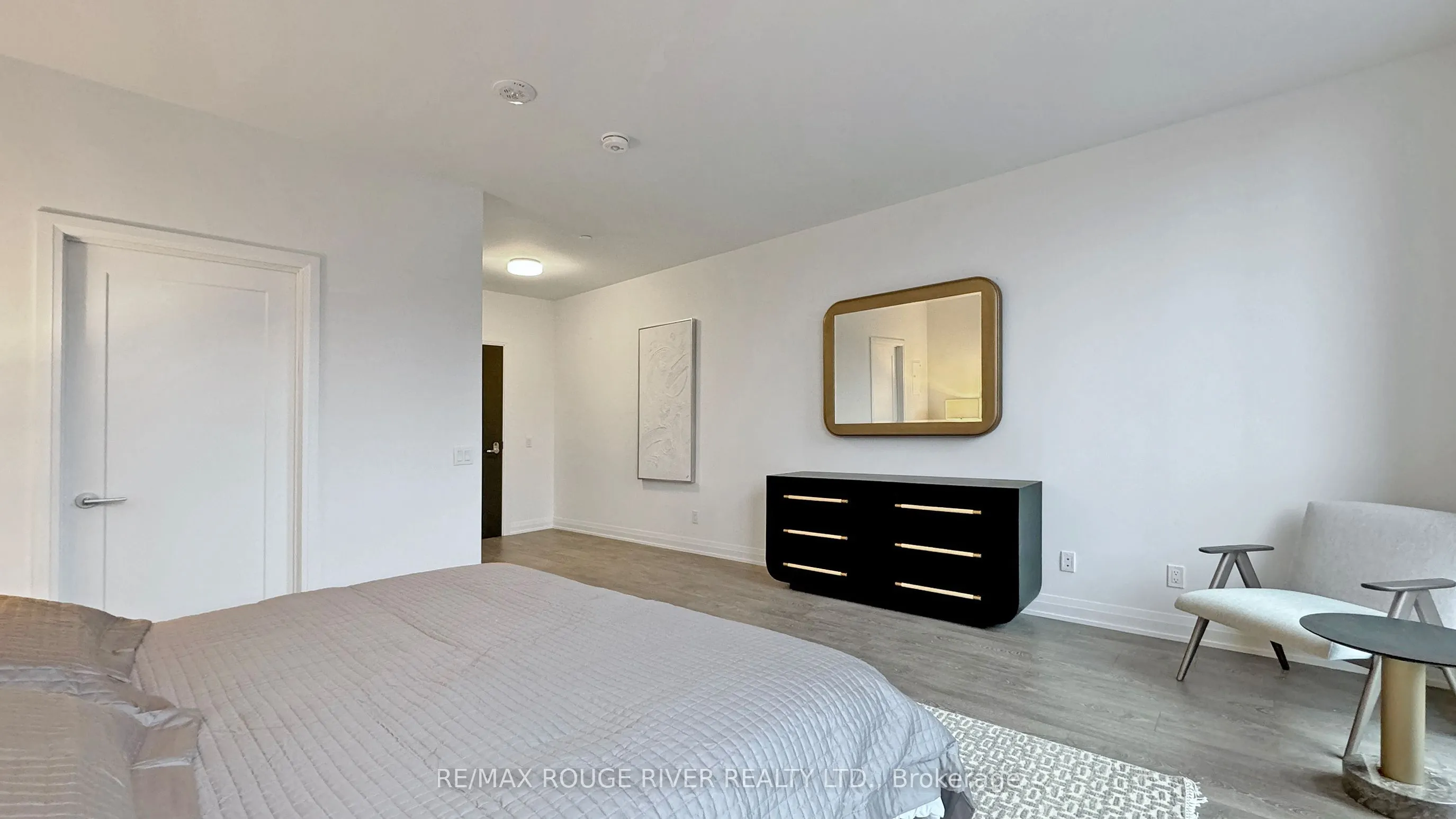 286 MAIN Street, #1117