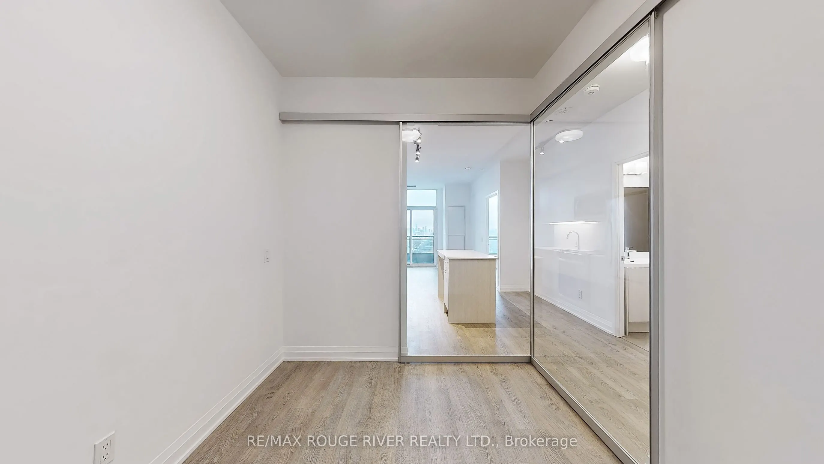 286 MAIN Street, #1117