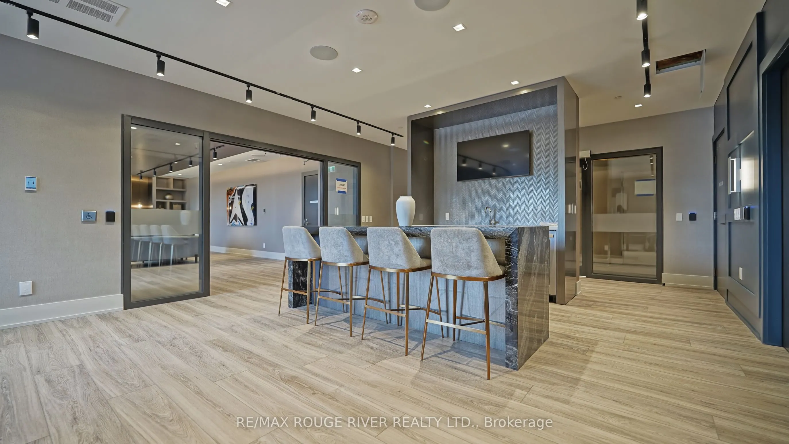 286 MAIN Street, #1117