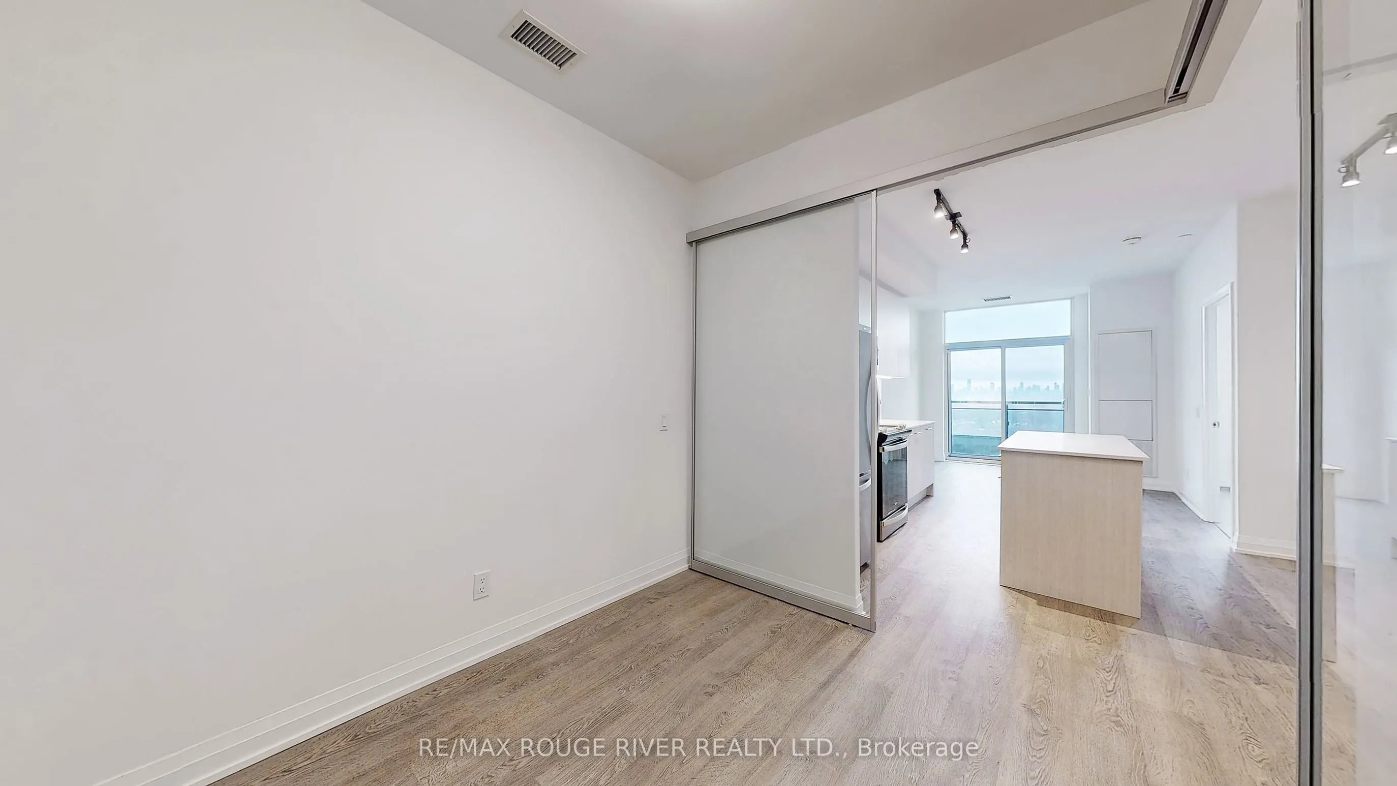 286 MAIN Street, #1117