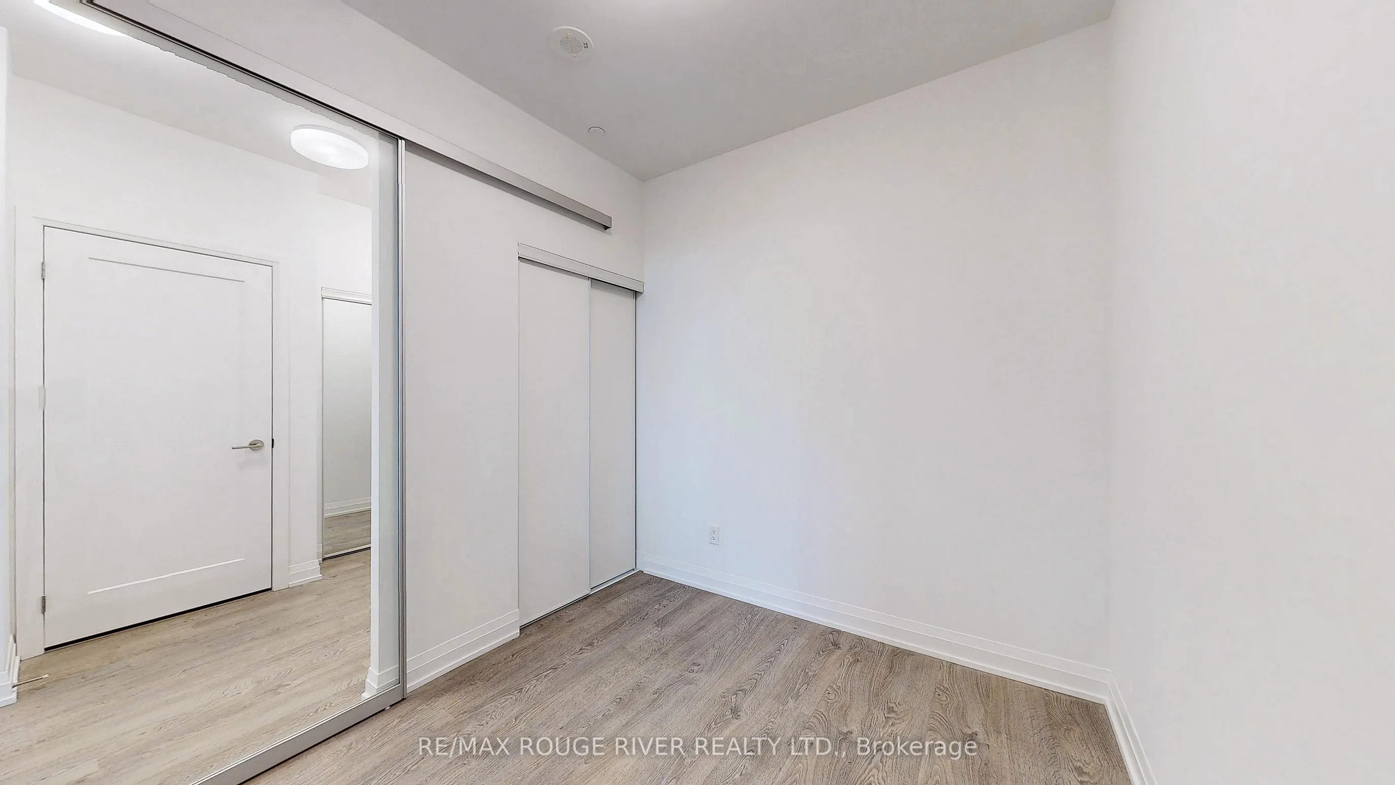 286 MAIN Street, #1117