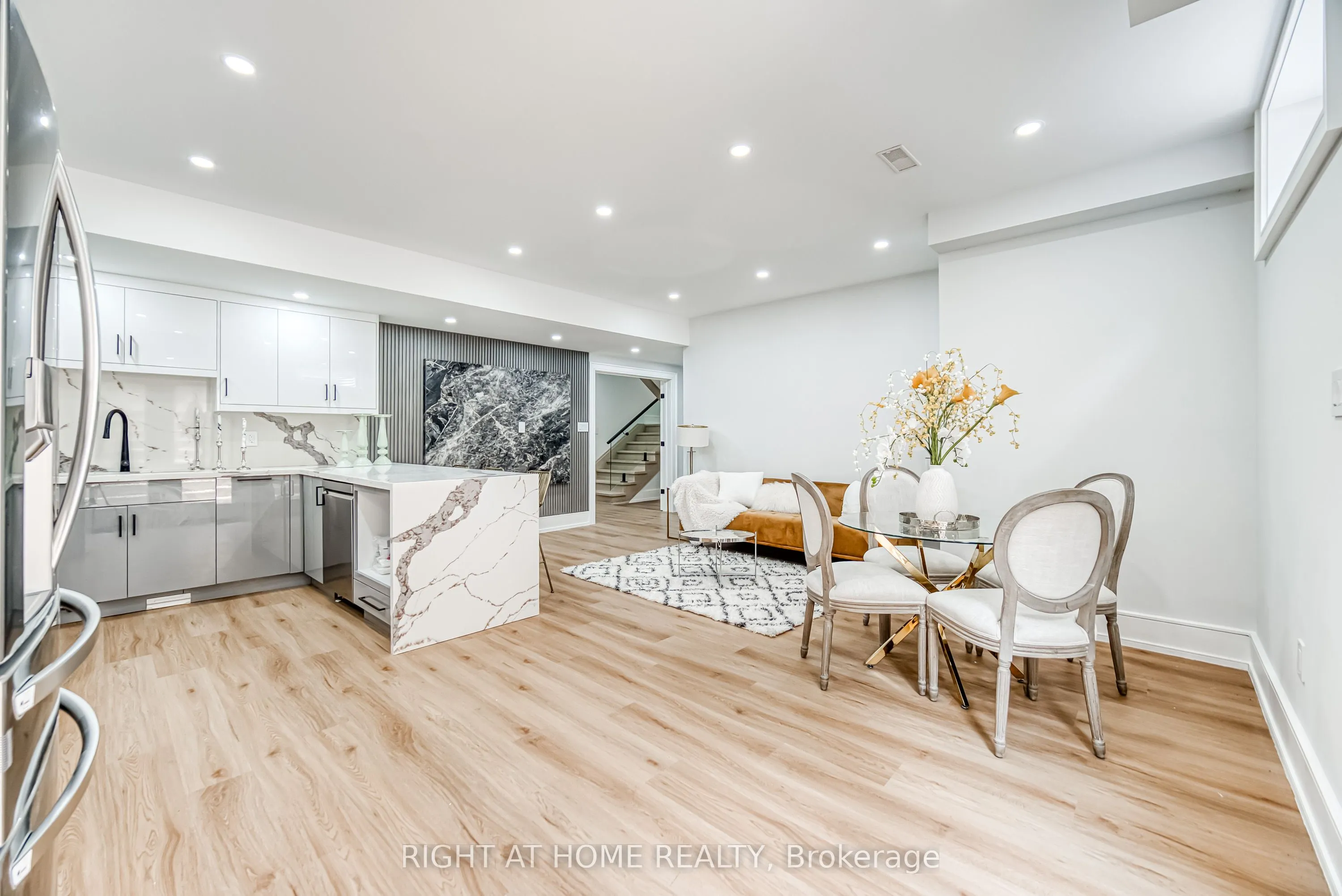 203 Scarboro Crescent