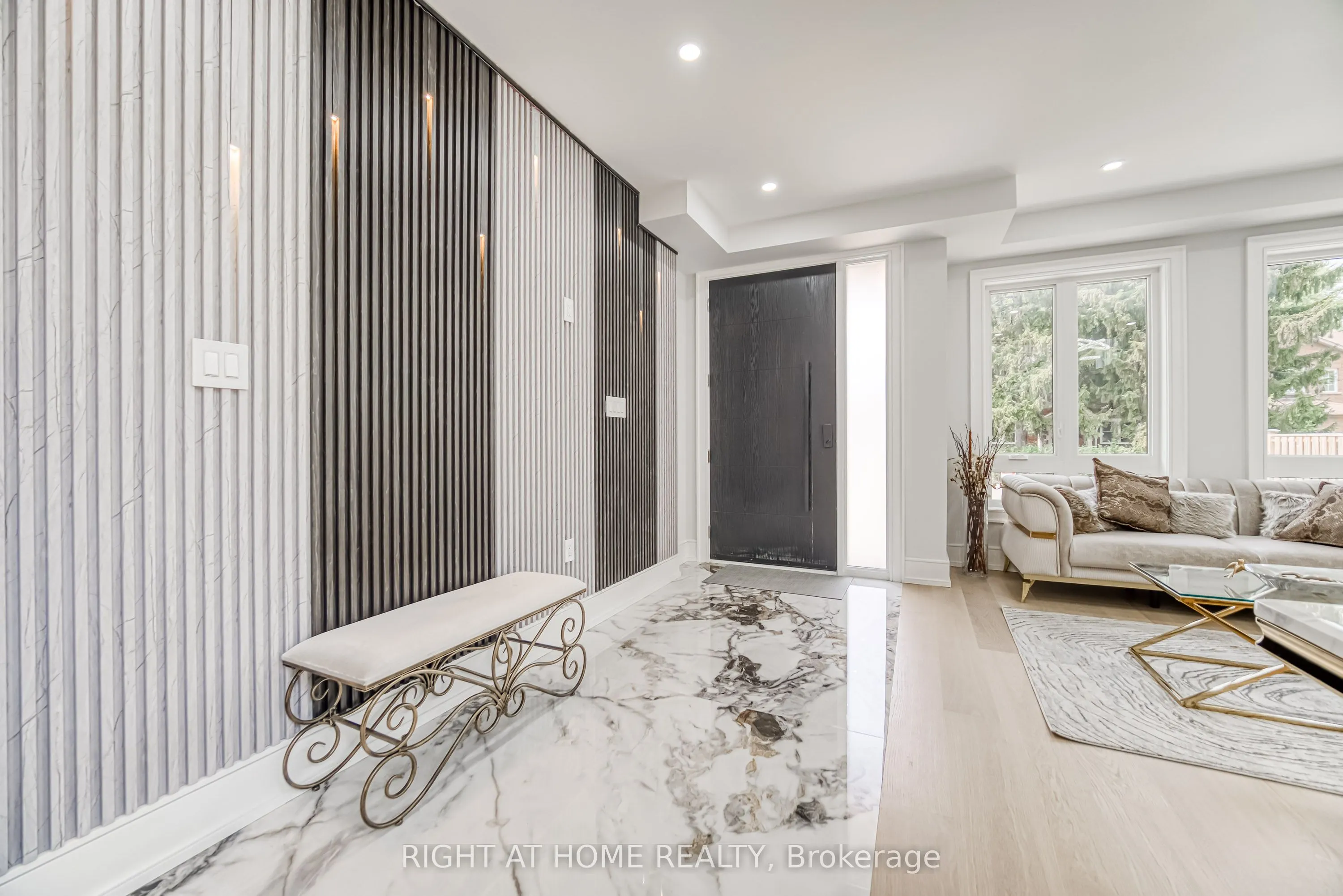 203 Scarboro Crescent