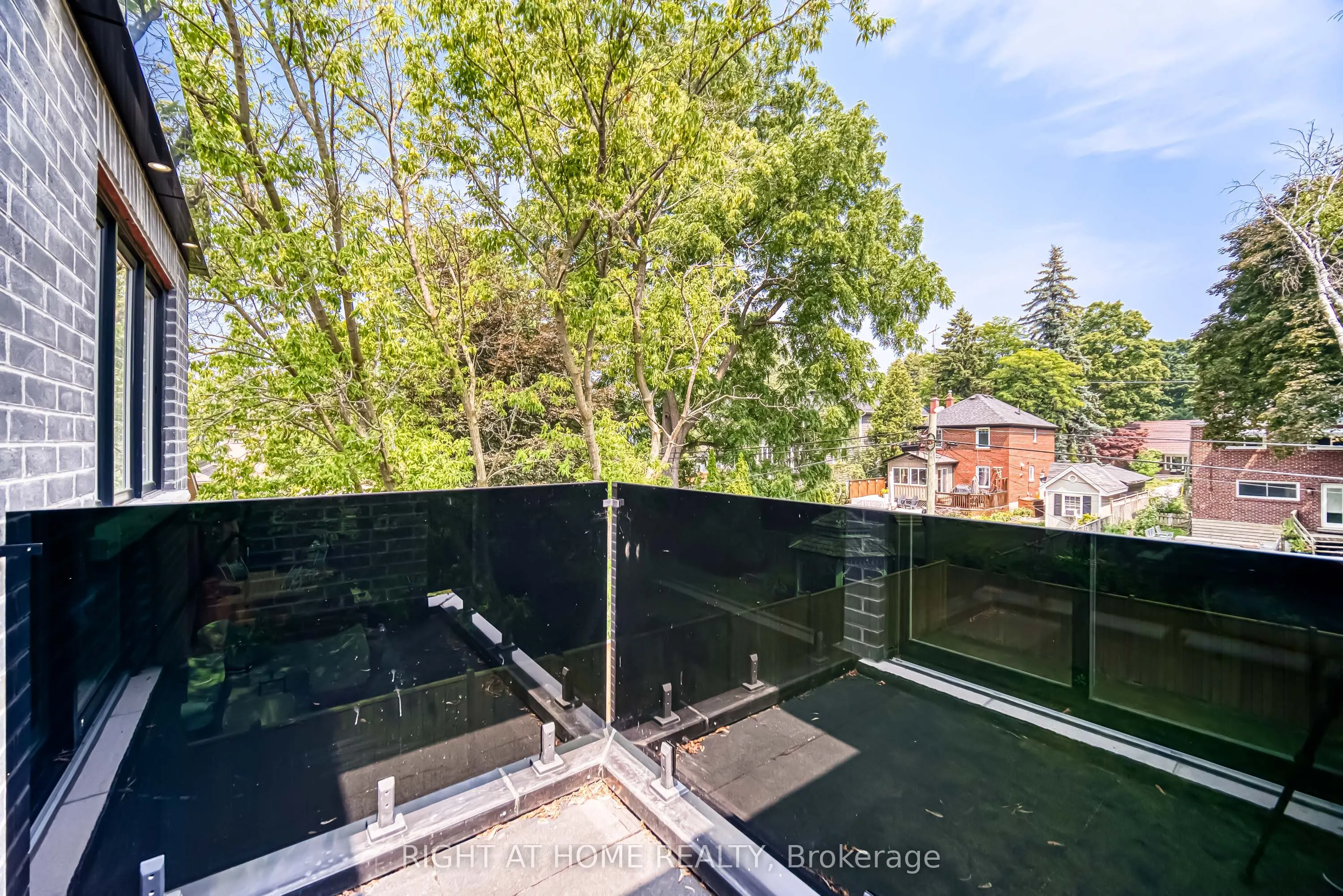 203 Scarboro Crescent