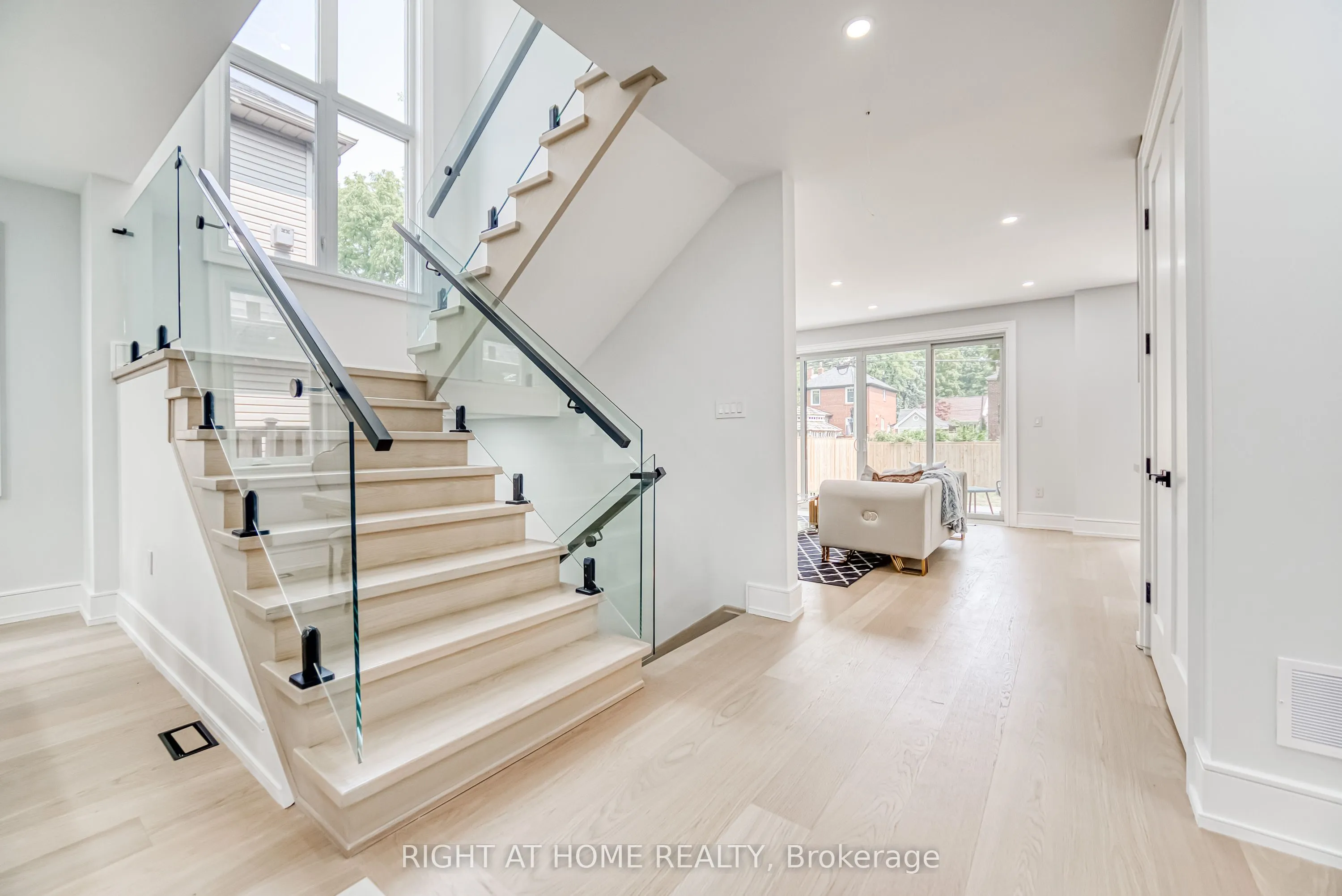 203 Scarboro Crescent