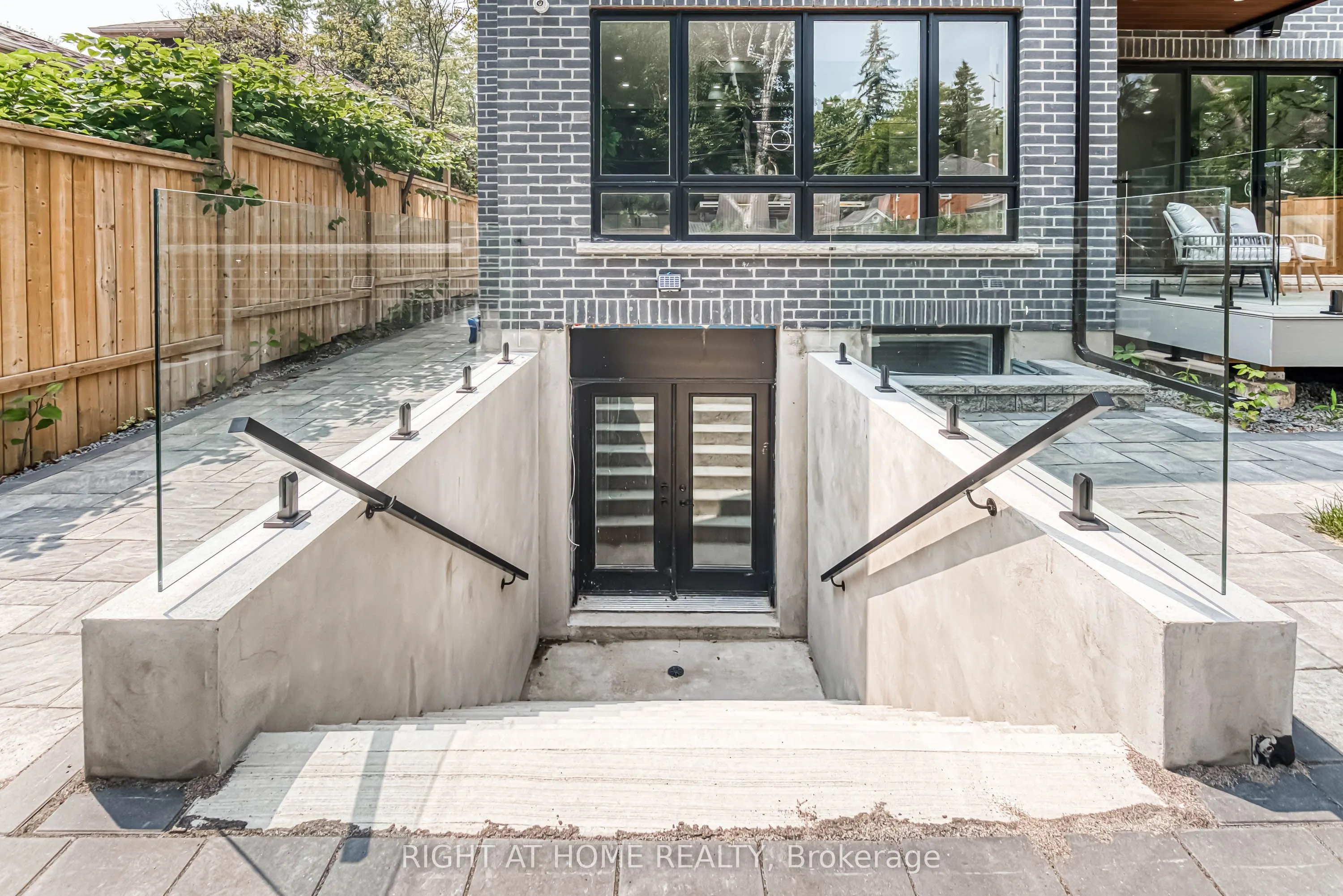 203 Scarboro Crescent