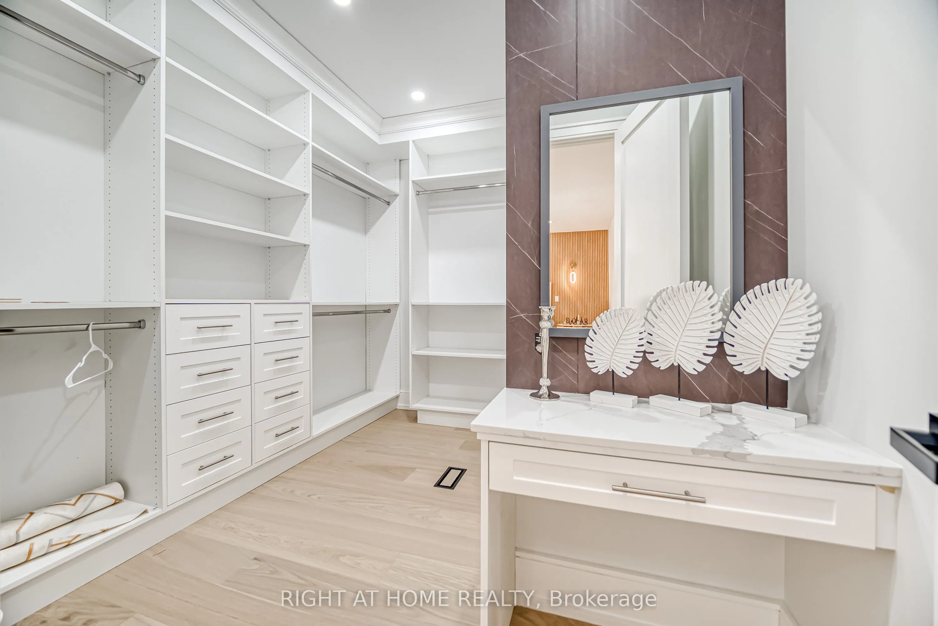203 Scarboro Crescent
