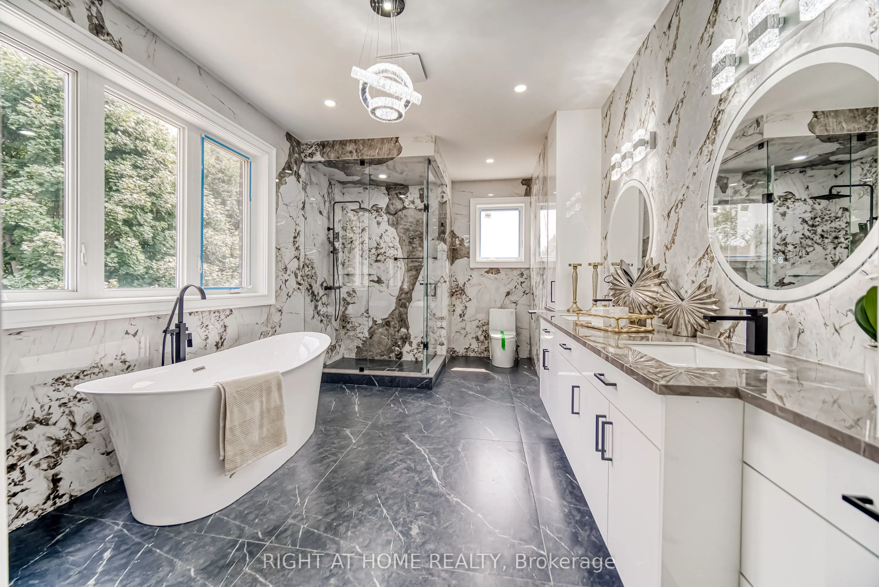 203 Scarboro Crescent