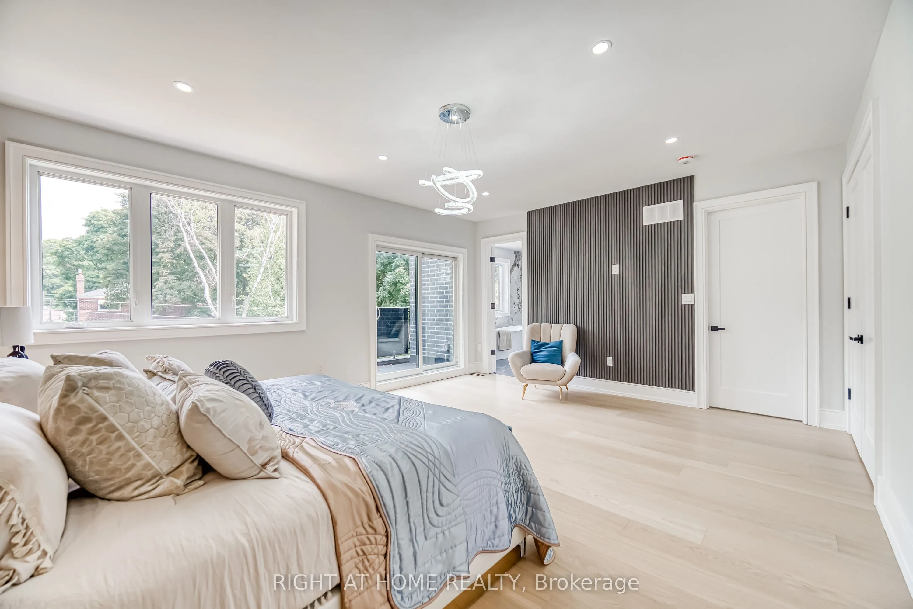203 Scarboro Crescent