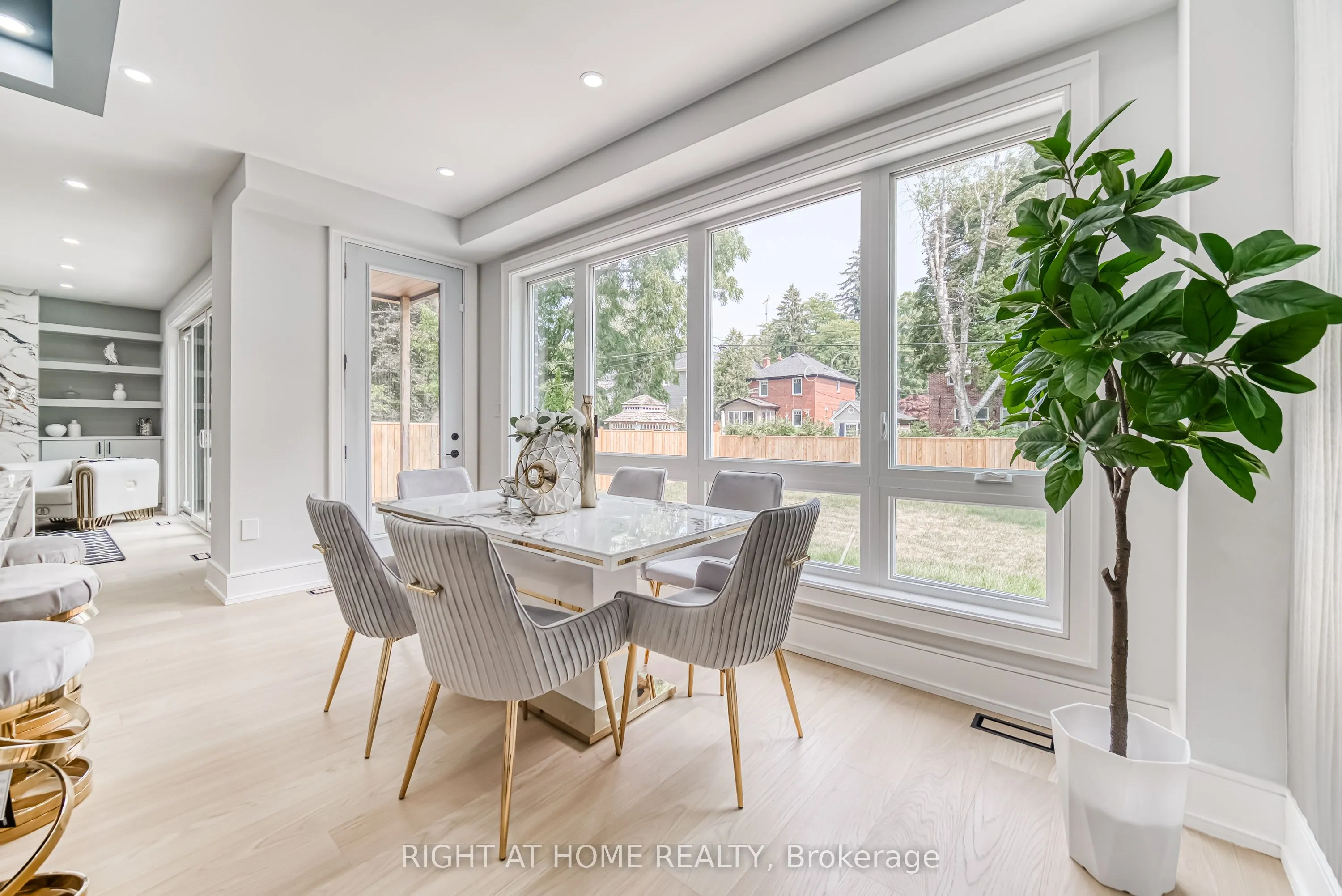 203 Scarboro Crescent