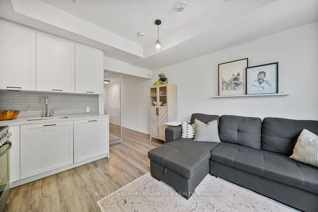1630 Queen Street E, #421