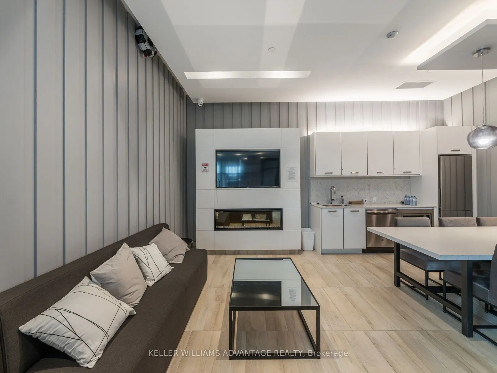 1630 Queen Street E, #421