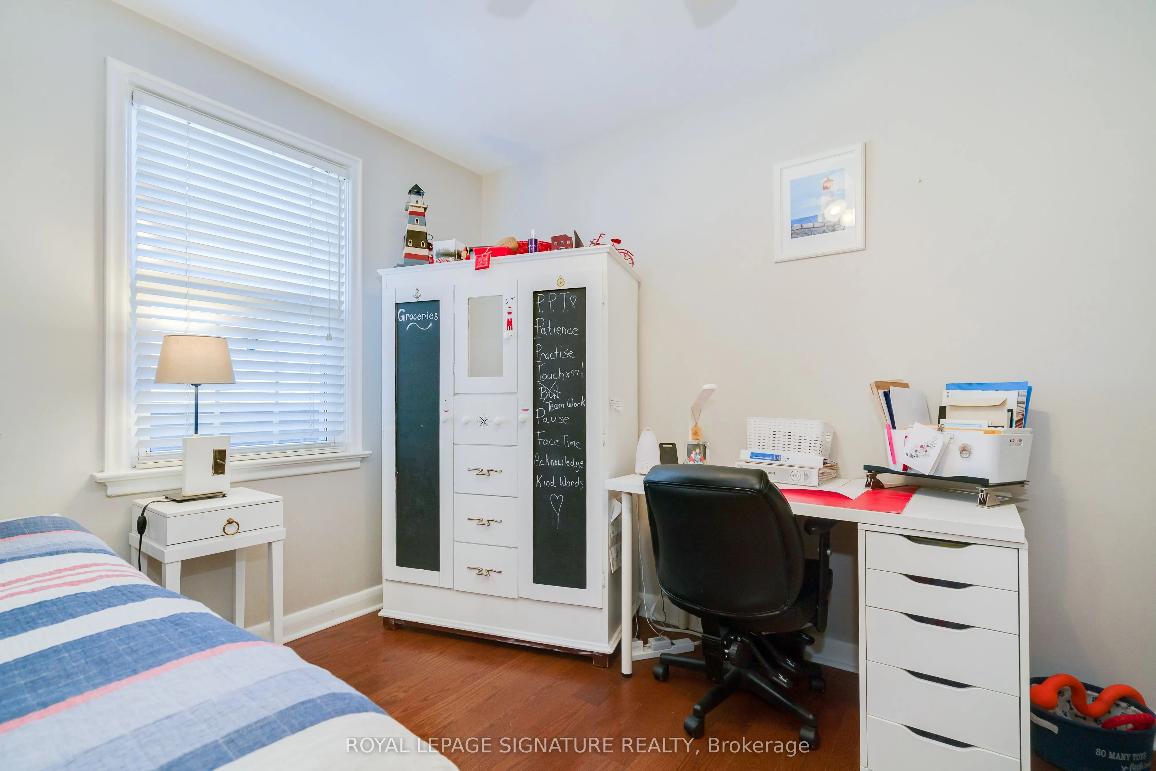 22 Bardwell Crescent