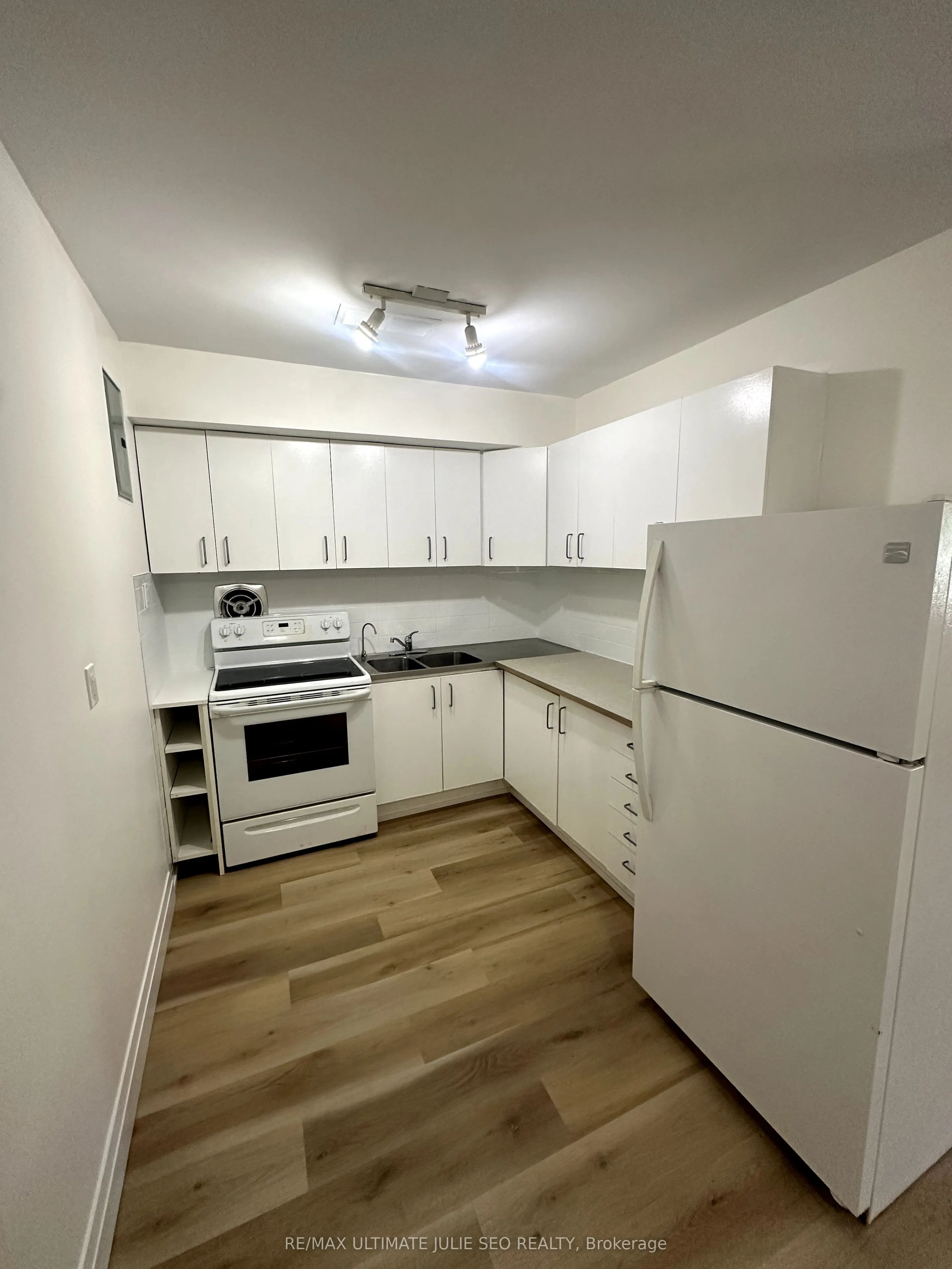 1945 Queen Street E, #2nd floor front