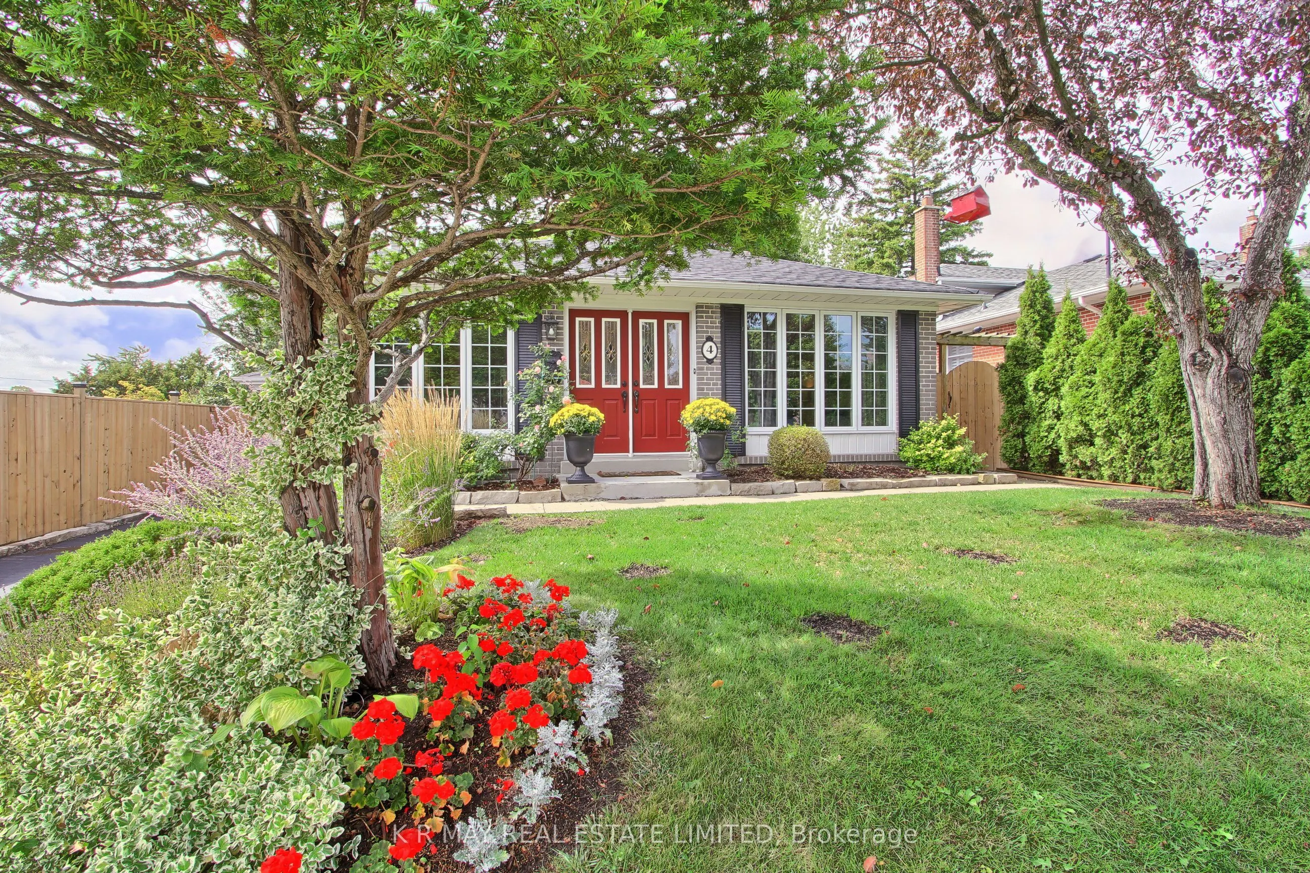 4 Mayhill Crescent