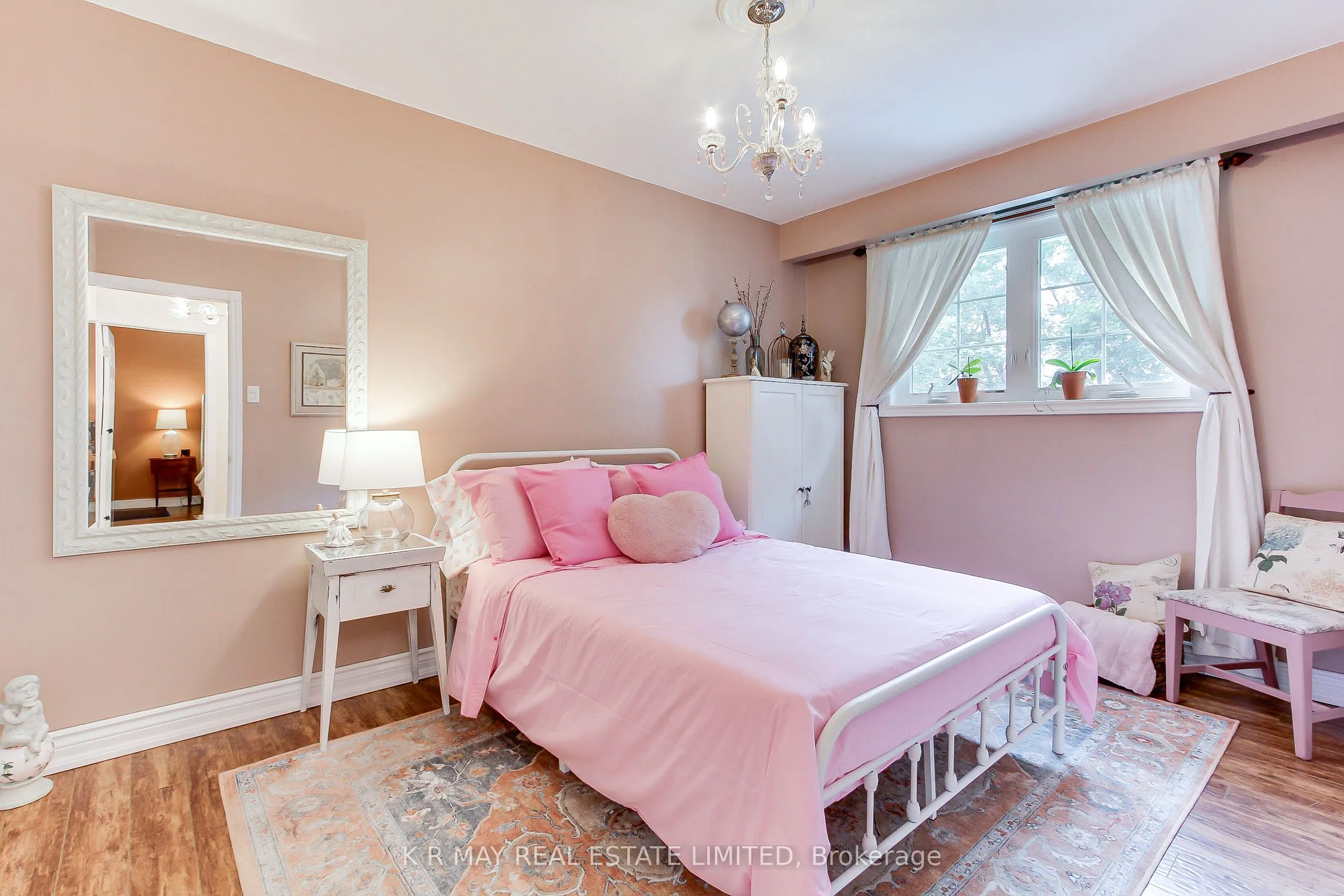 4 Mayhill Crescent