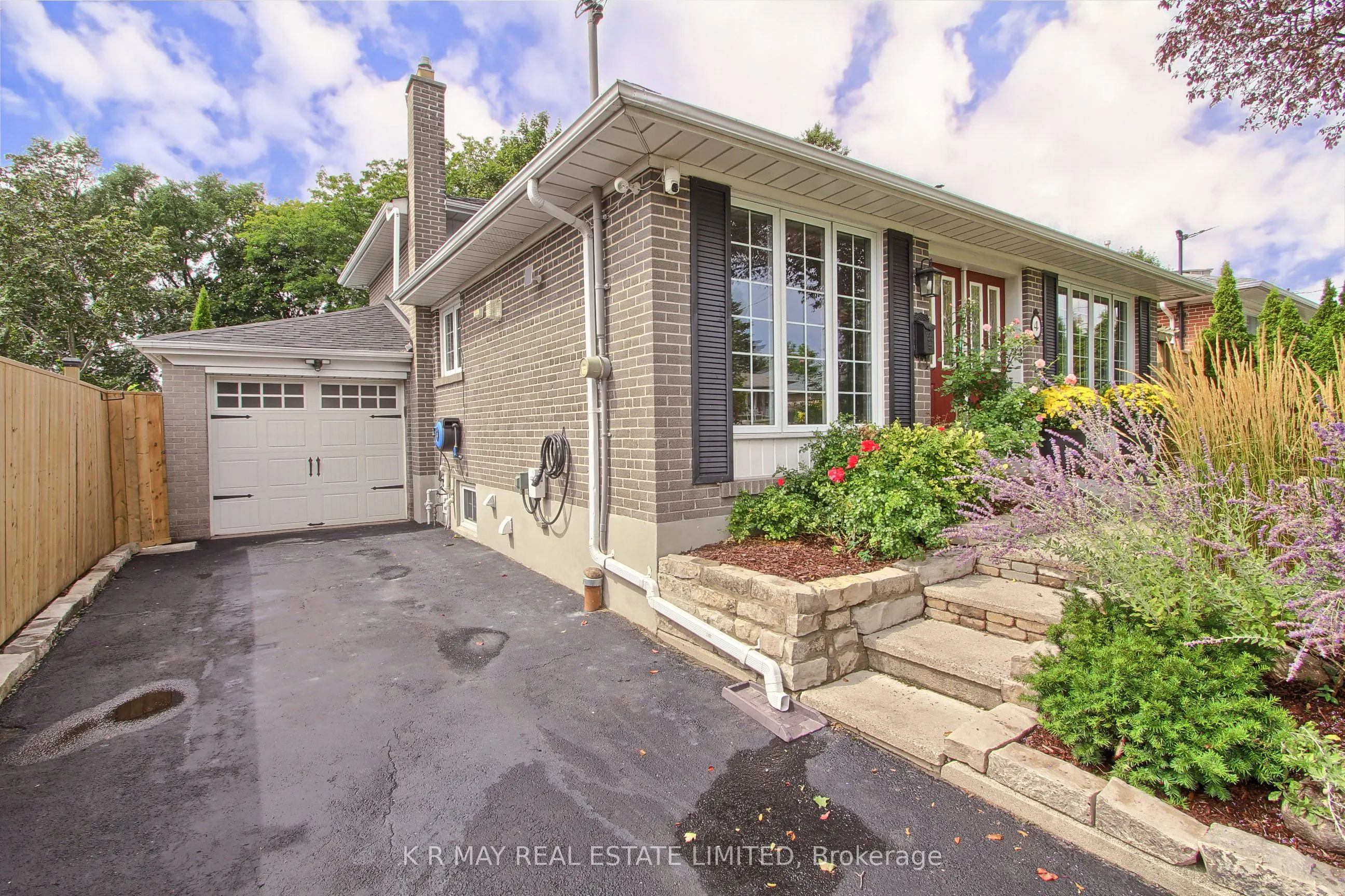 4 Mayhill Crescent