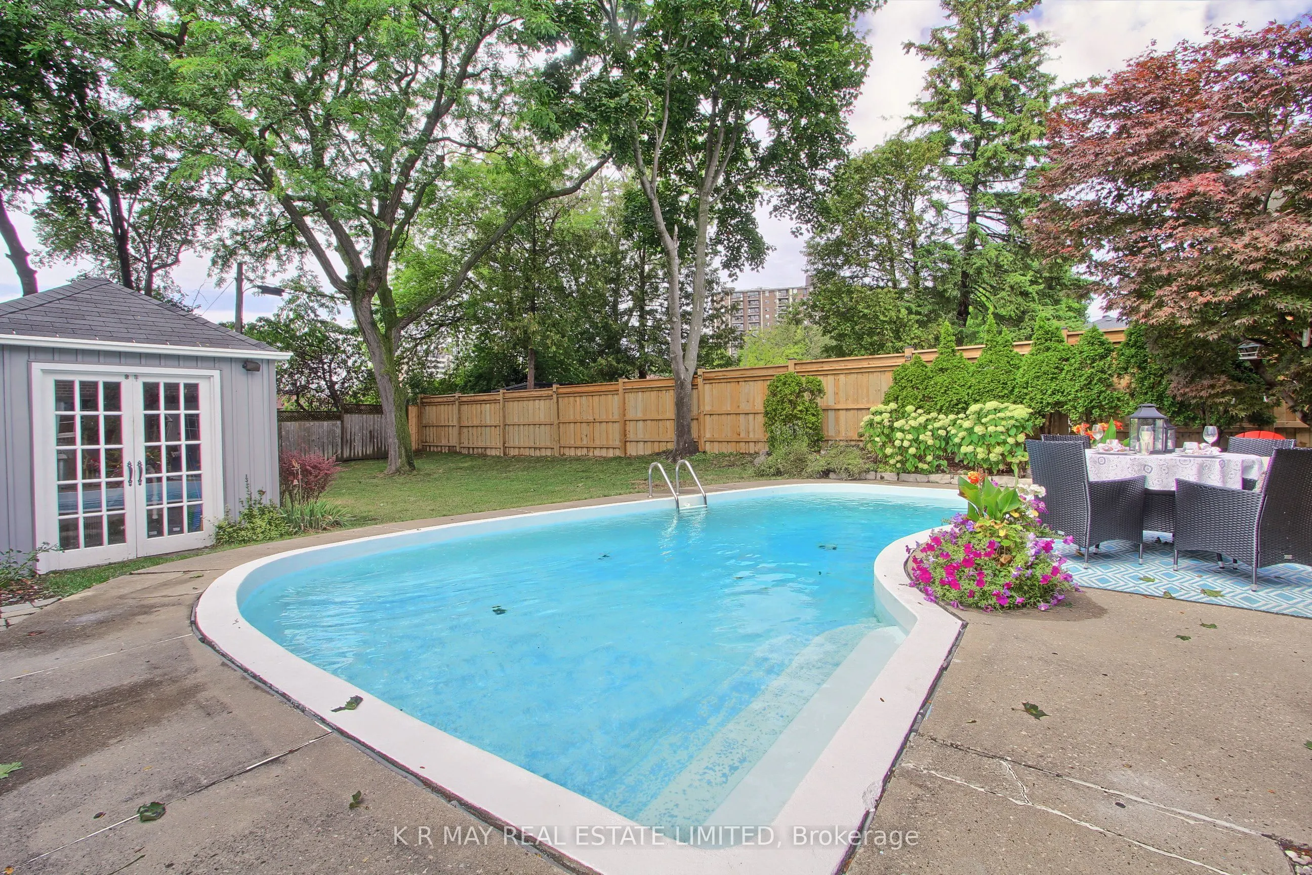 4 Mayhill Crescent