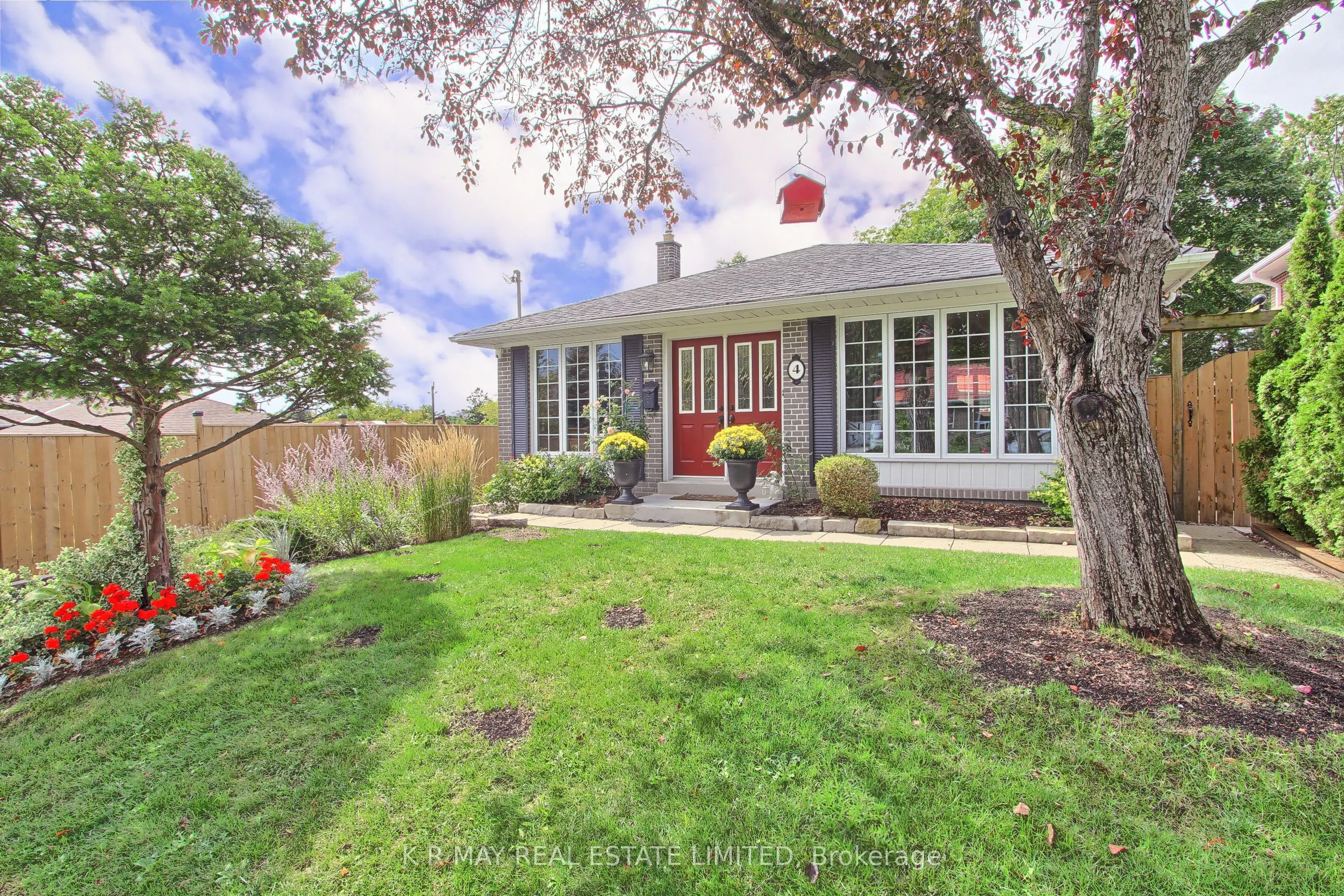 4 Mayhill Crescent