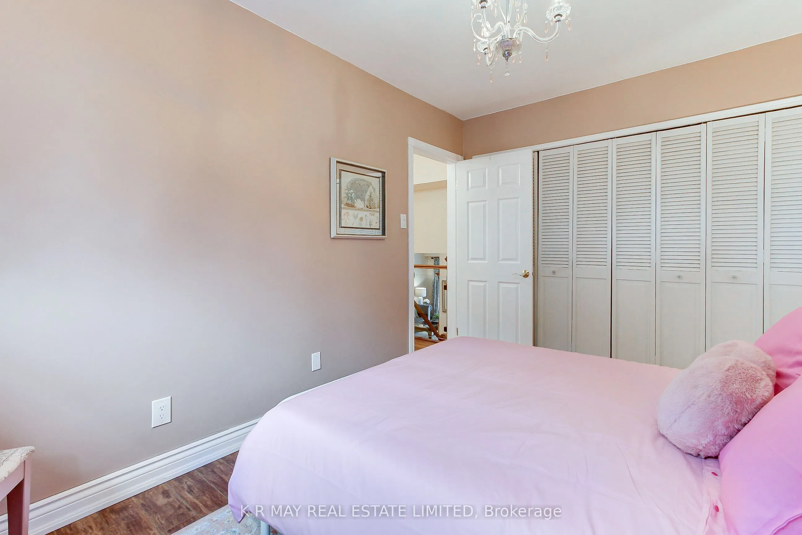 4 Mayhill Crescent