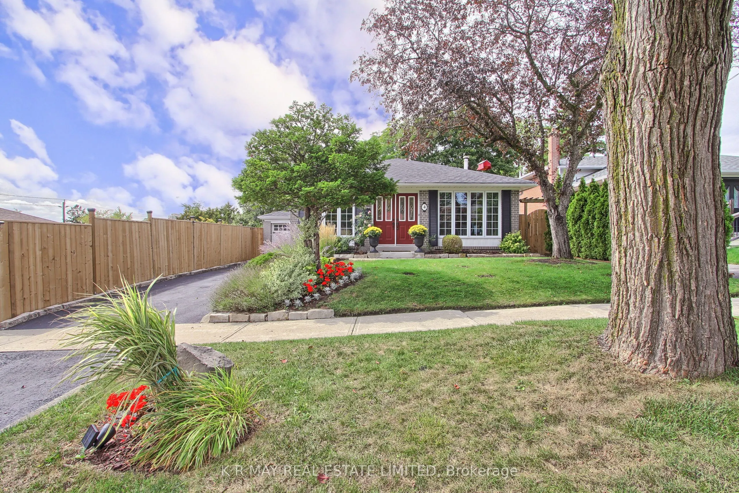 4 Mayhill Crescent
