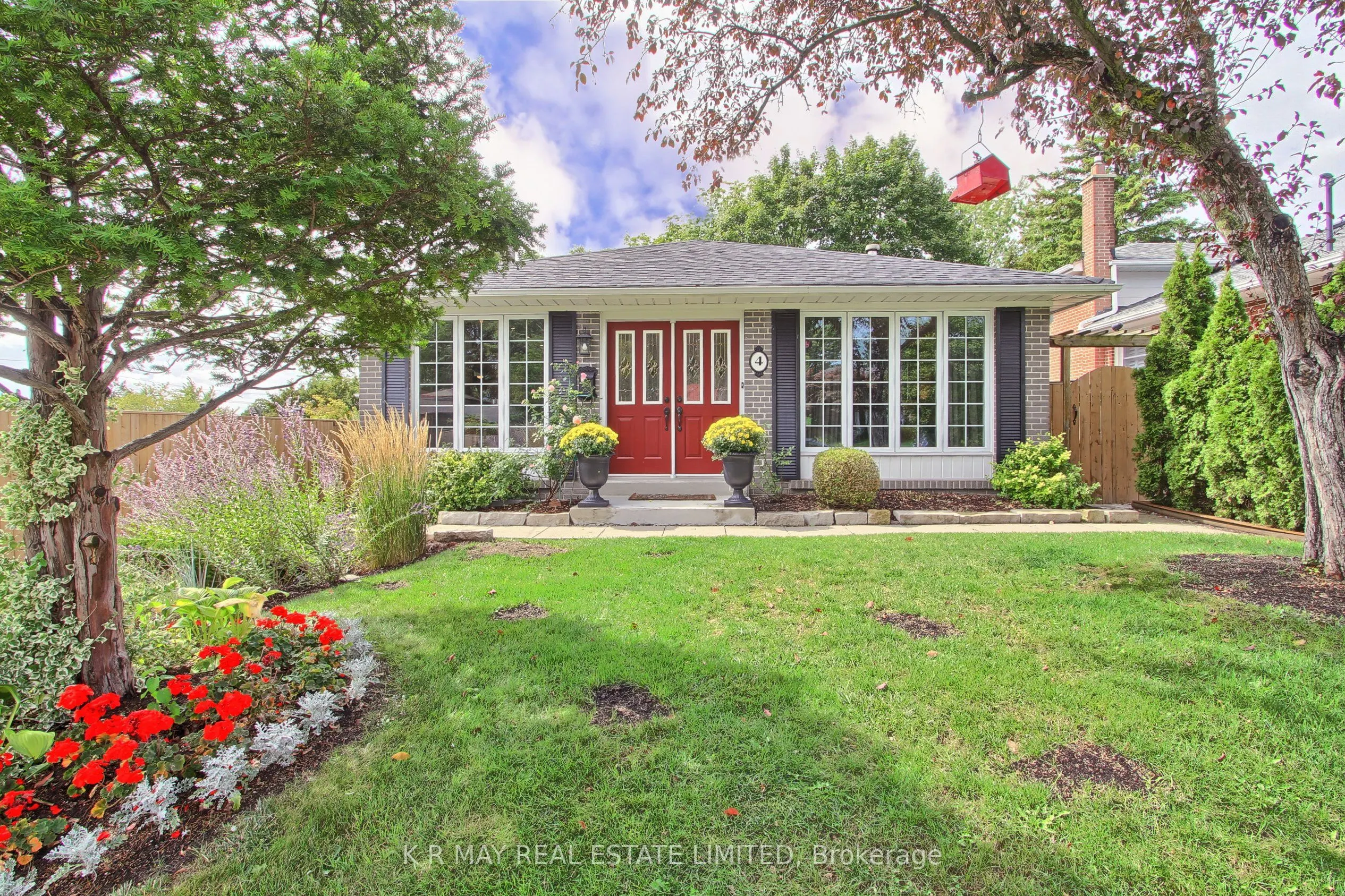 4 Mayhill Crescent