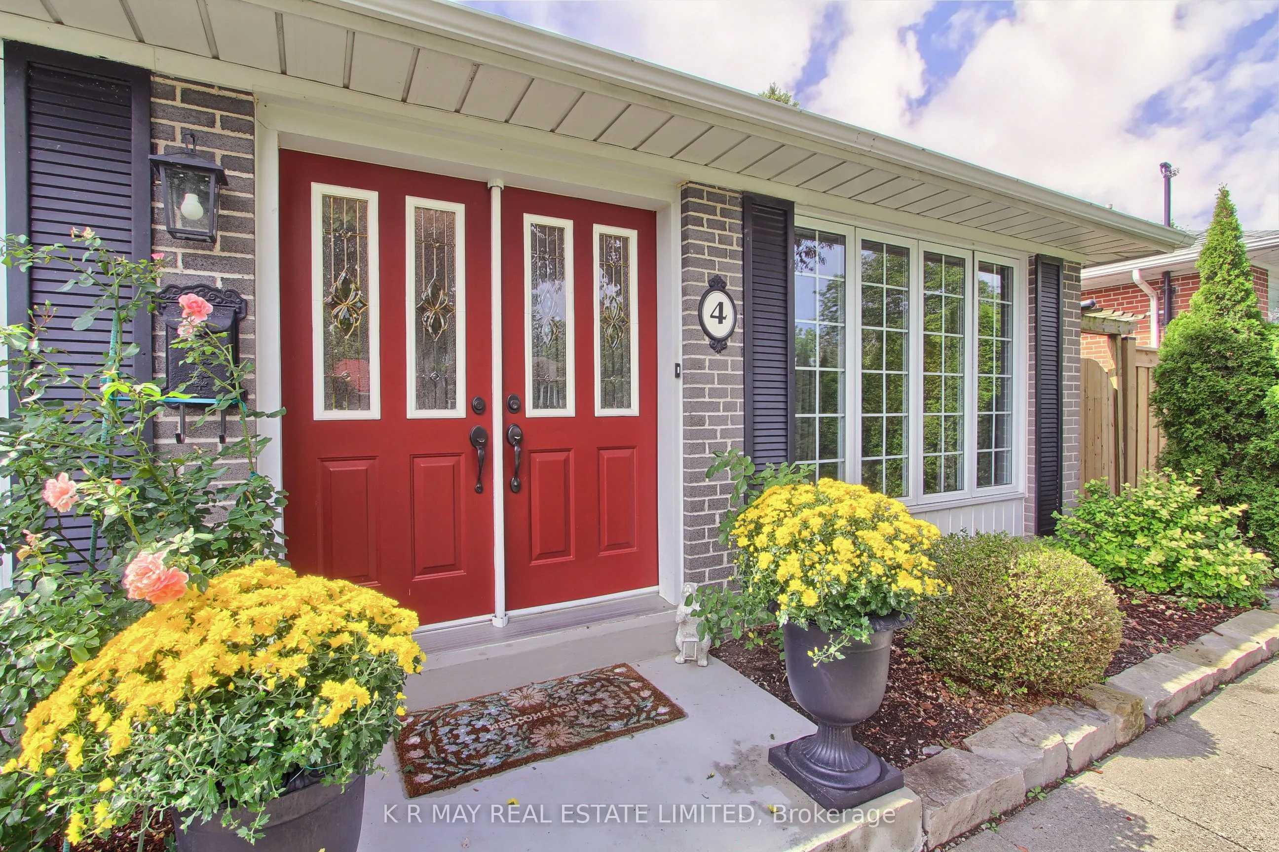 4 Mayhill Crescent