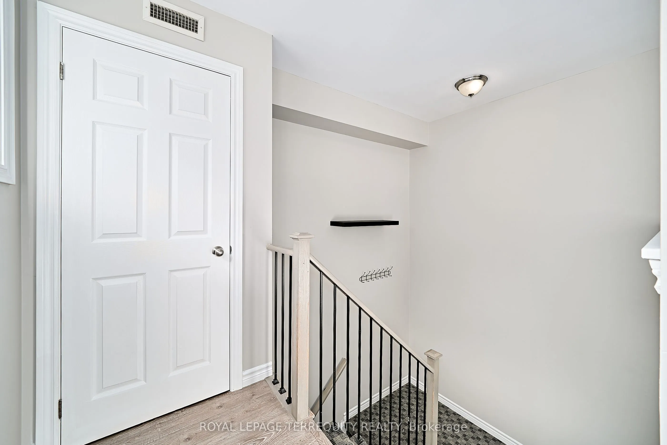 140 Mary Street N