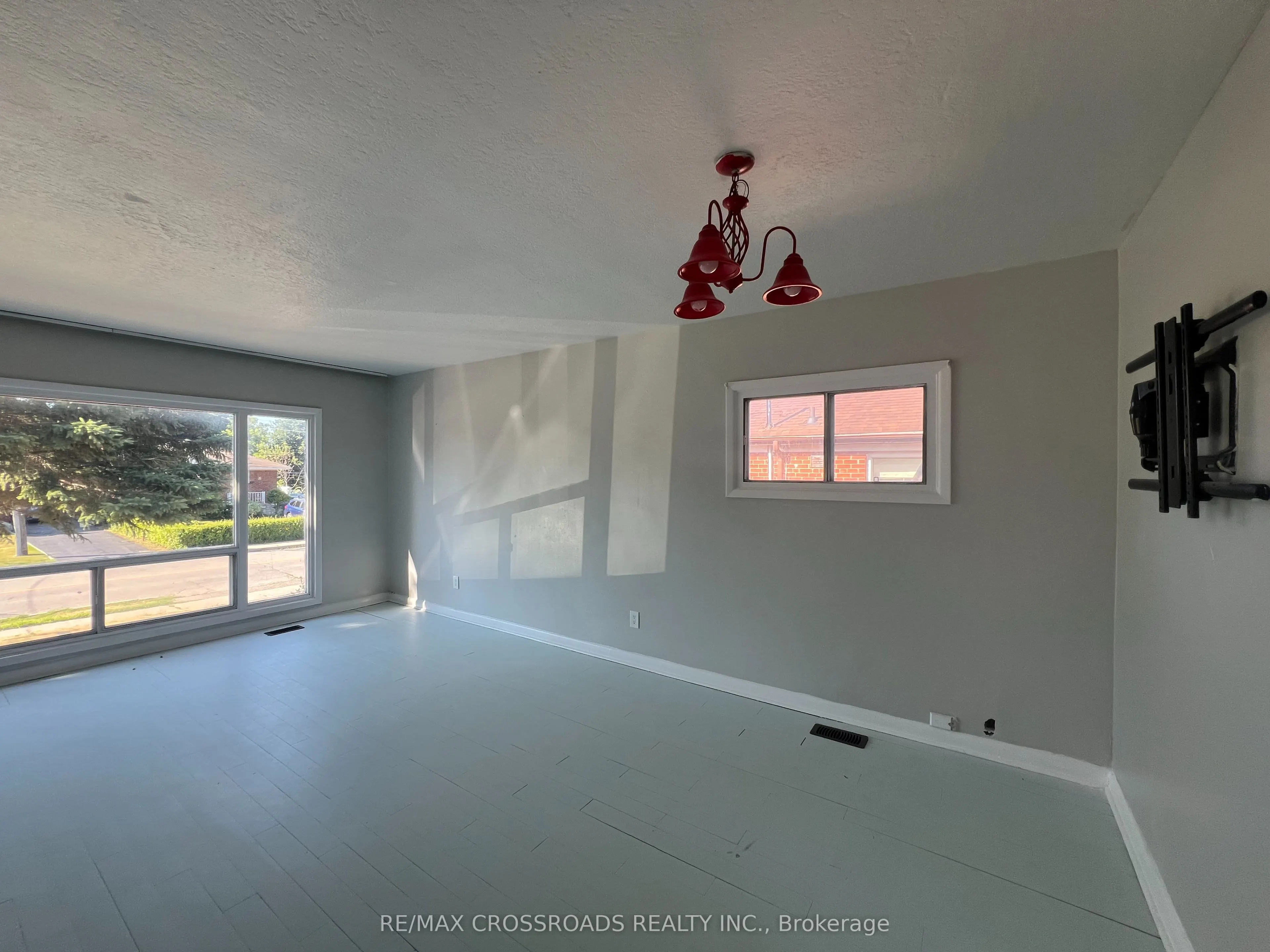 6 Seminole Avenue