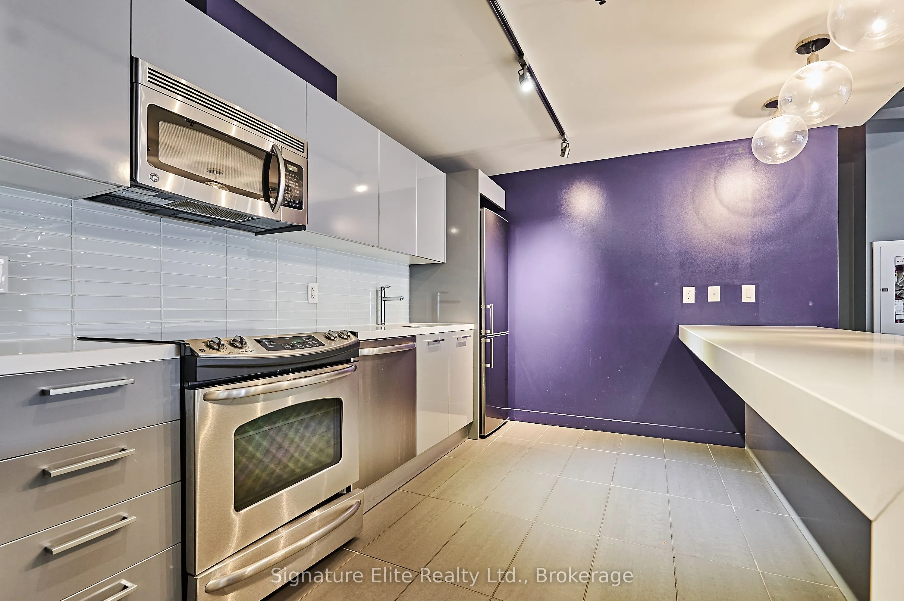 319 Carlaw Avenue, #1006
