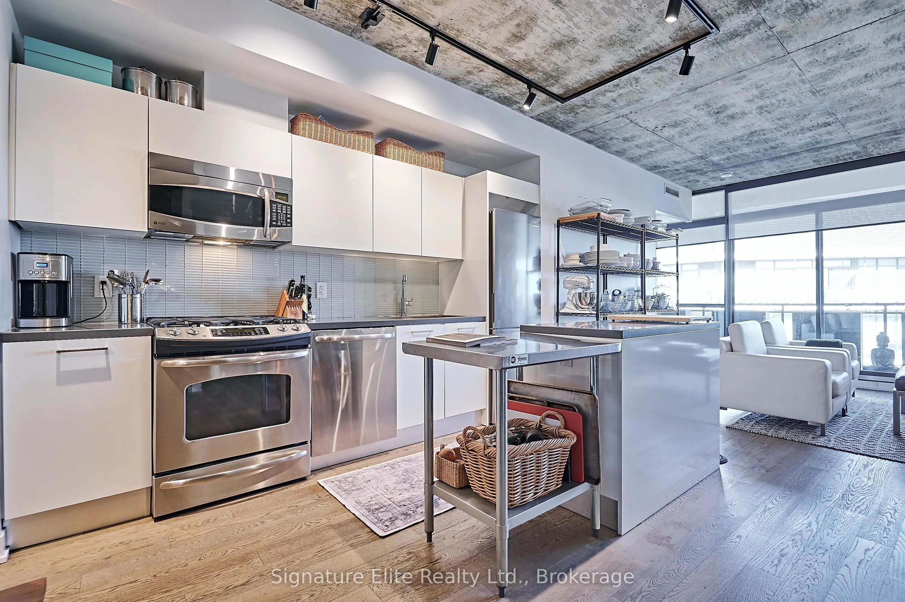 319 Carlaw Avenue, #1006